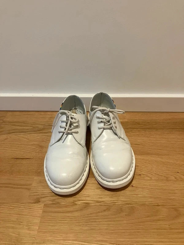 Pride Dr Martens für den Sommer