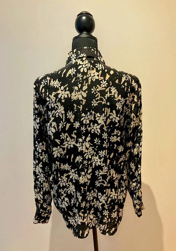 Klassische Bluse aus Seide