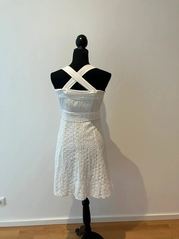 Charmantes Sommerkleid mit Lochmuster