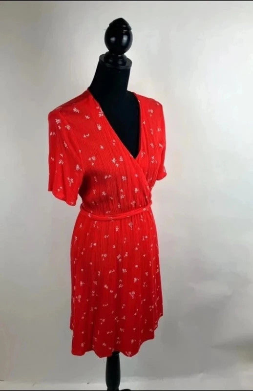 Charmantes Kleid für den Frühling