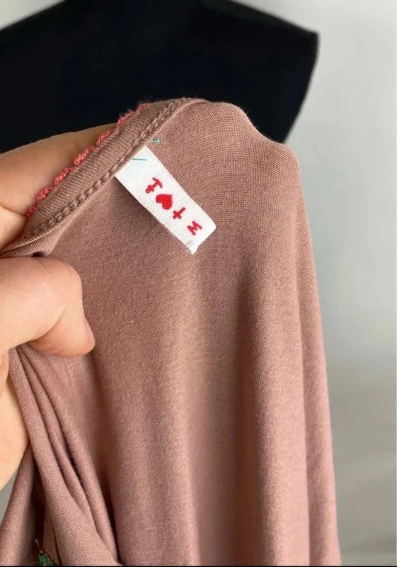 Feminines Wickelkleid für den Frühling