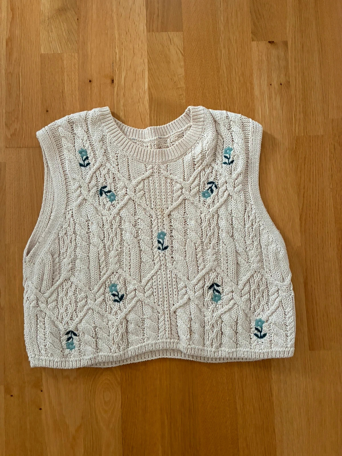 Charmantes Oberteil – Second-Hand bei Schickisch