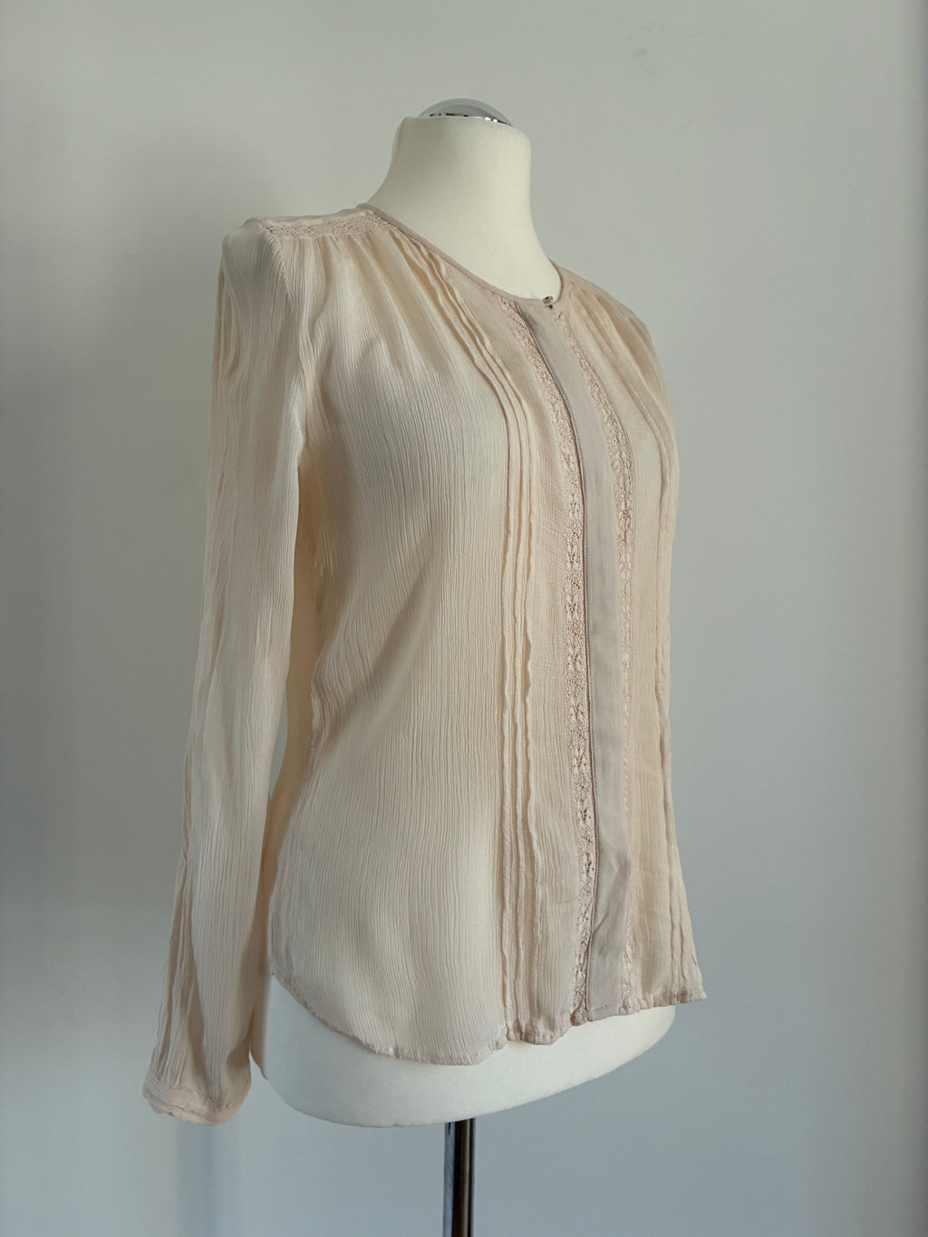 Noa Noa Bluse in Creme mit Spitze und Crinkle-Struktur – Größe XL / 42
