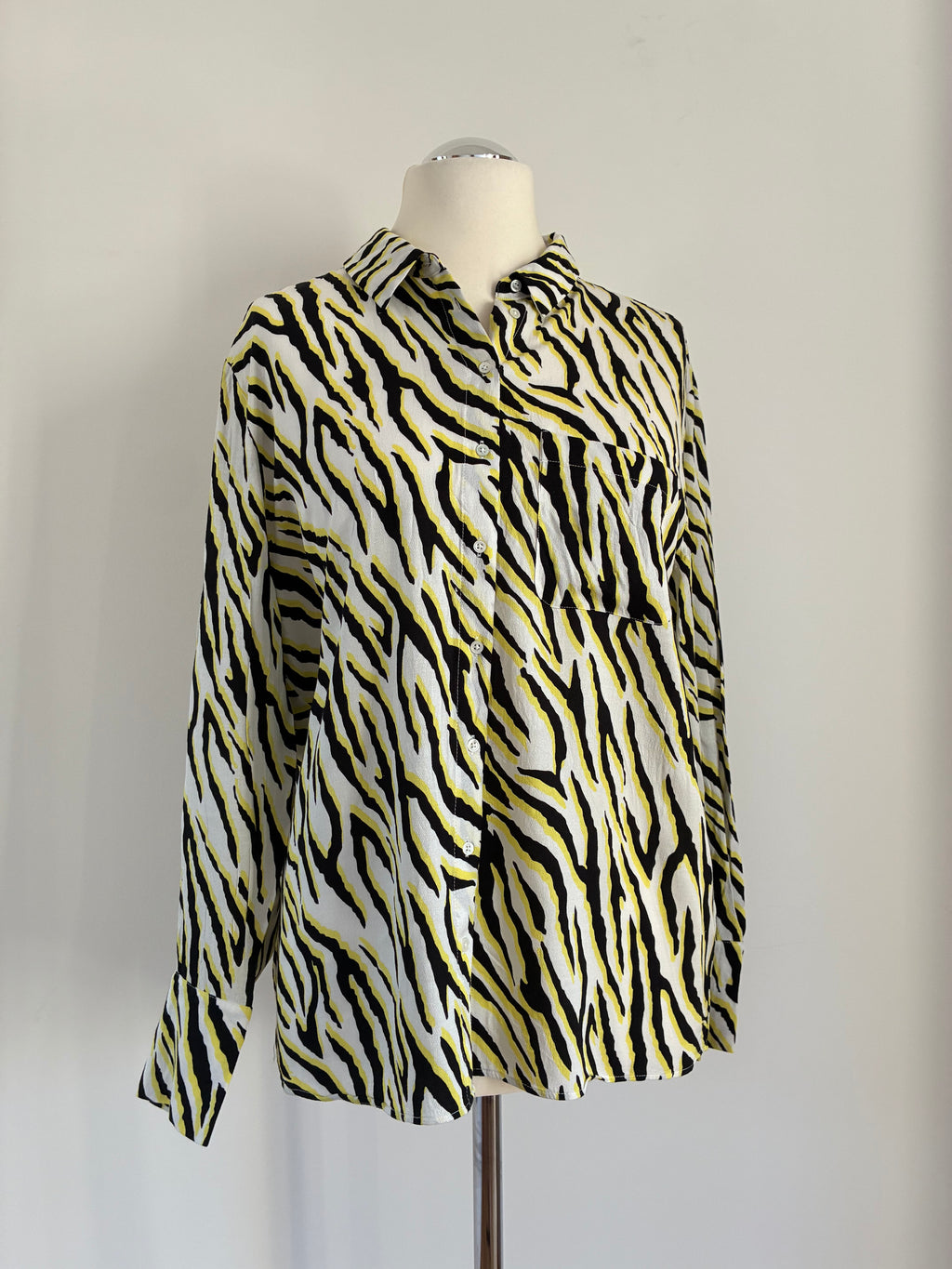 Someday Bluse Größe 42 mit grafischem Zebra-Muster – neu mit Etikett