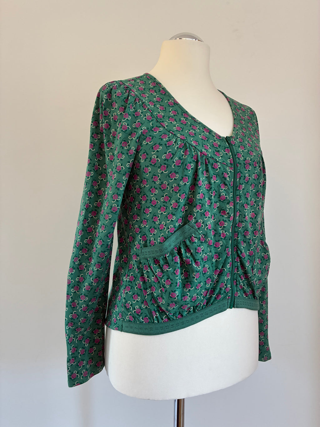 Blutsgeschwister Jacke in Grün mit Blumenmuster – Größe S / 36