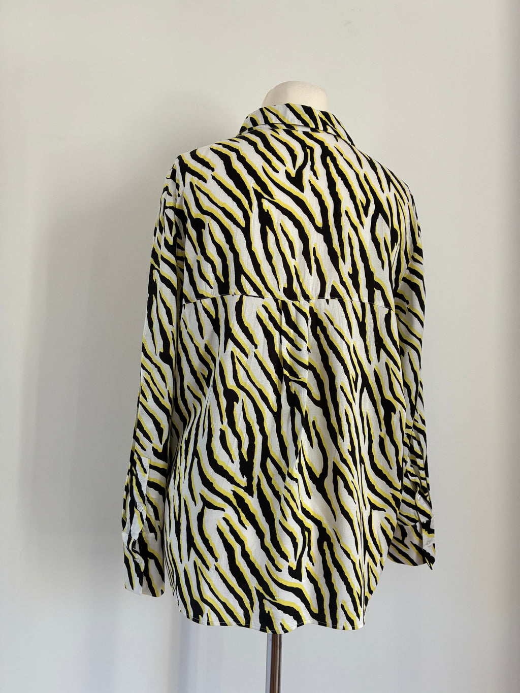 Someday Bluse Größe 42 mit grafischem Zebra-Muster – neu mit Etikett