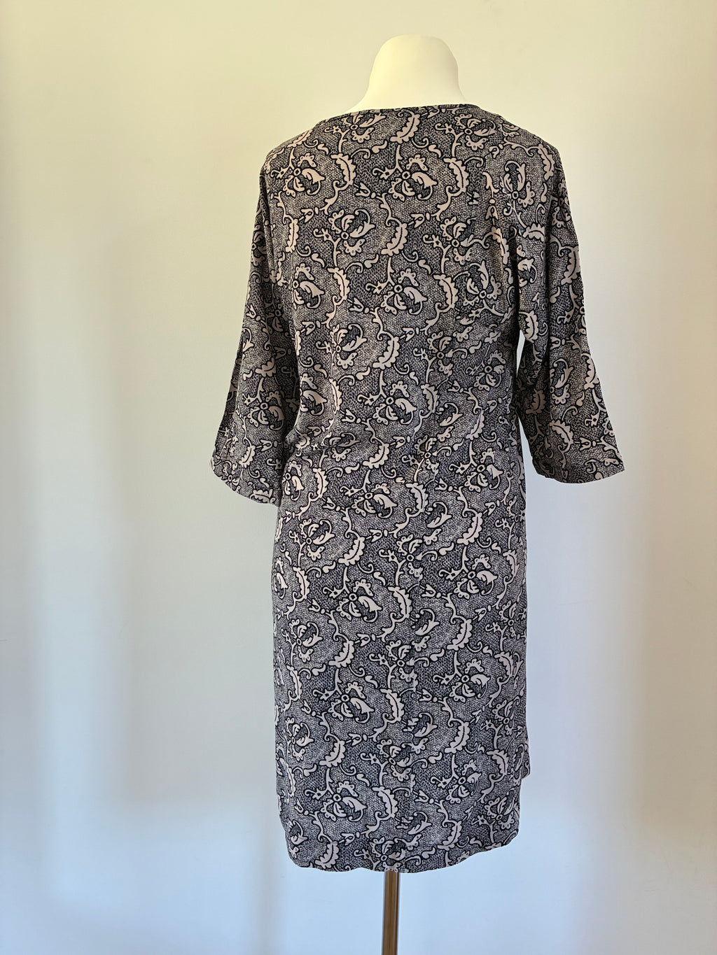 Noa Noa Musterkleid Gr. 38 – schwarz-grau, vielseitig und ganzjährig tragbar