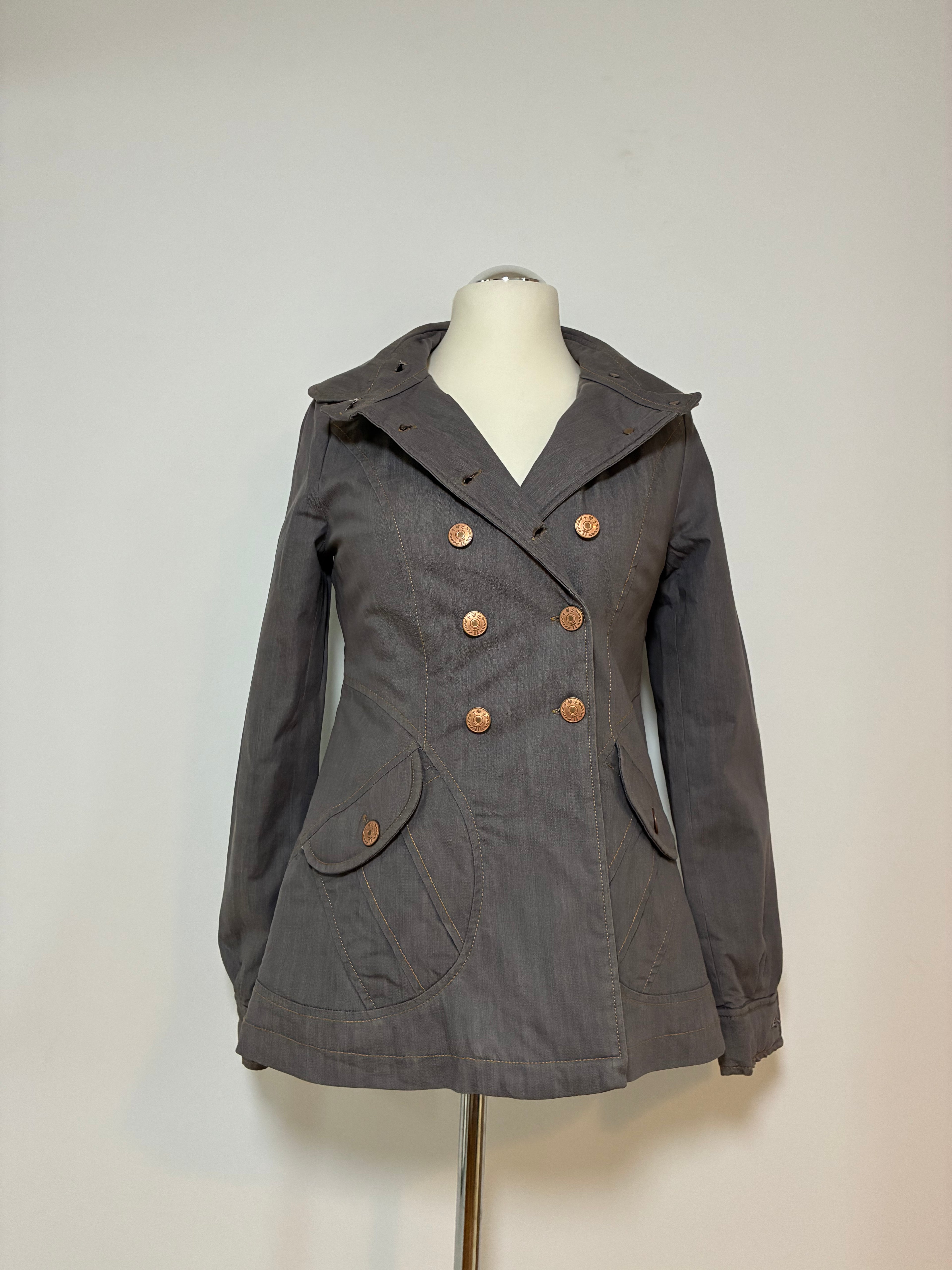 Charaktervolle Blutsgeschwister Winterjacke Größe XS 34 in Grau mit floraler Rückenstickerei