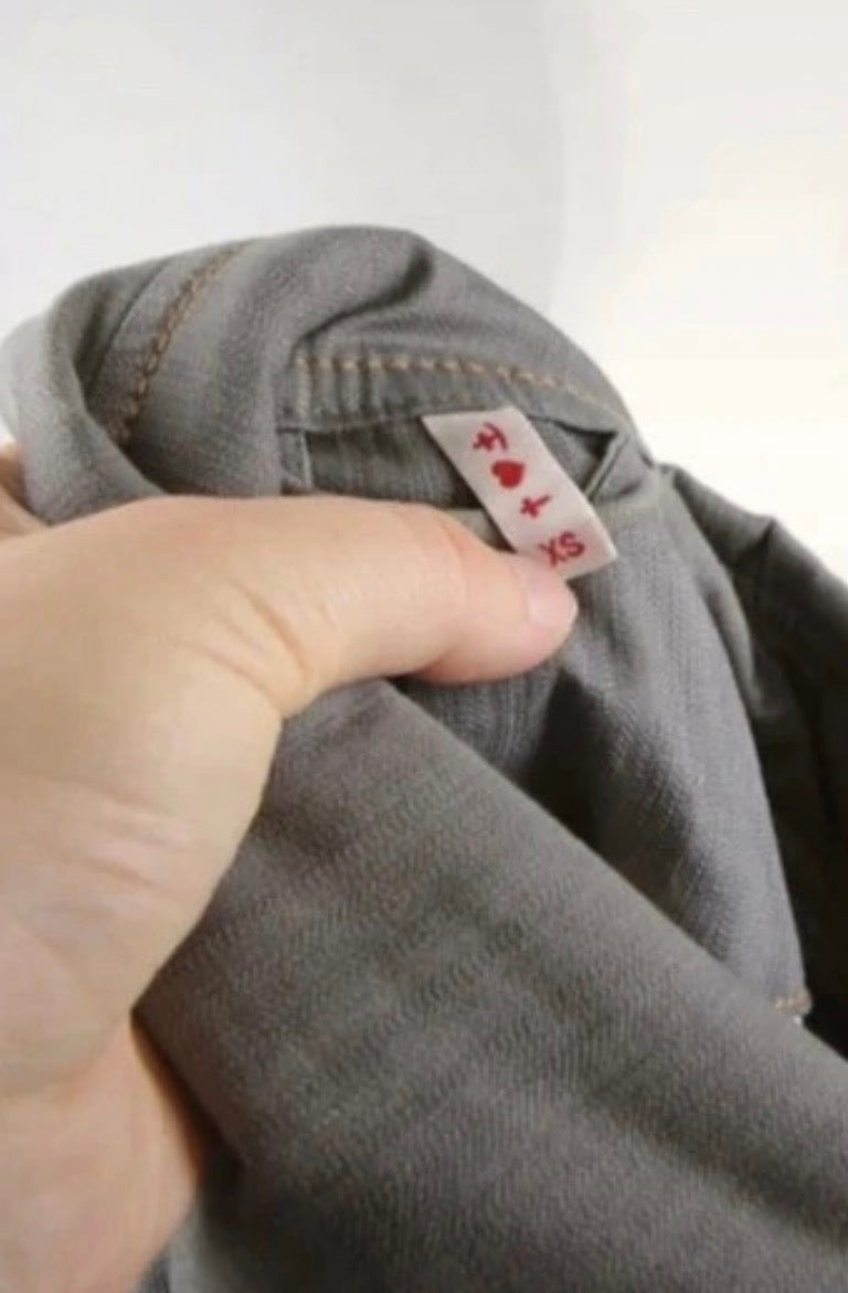 Charaktervolle Blutsgeschwister Winterjacke Größe XS 34 in Grau mit floraler Rückenstickerei