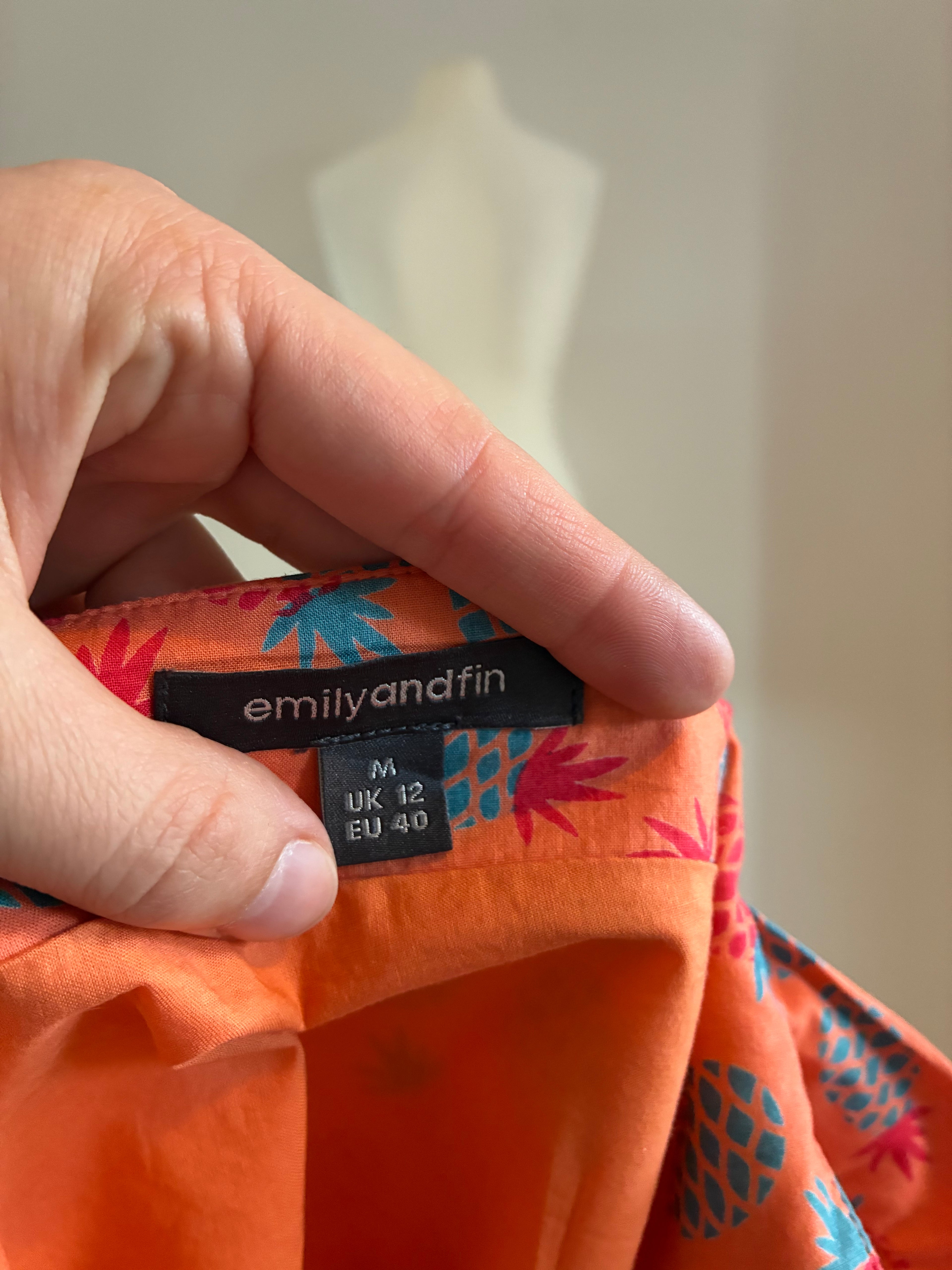 Emily and Fin Baumwollbluse in Orange mit Motiv – Größe M / 38