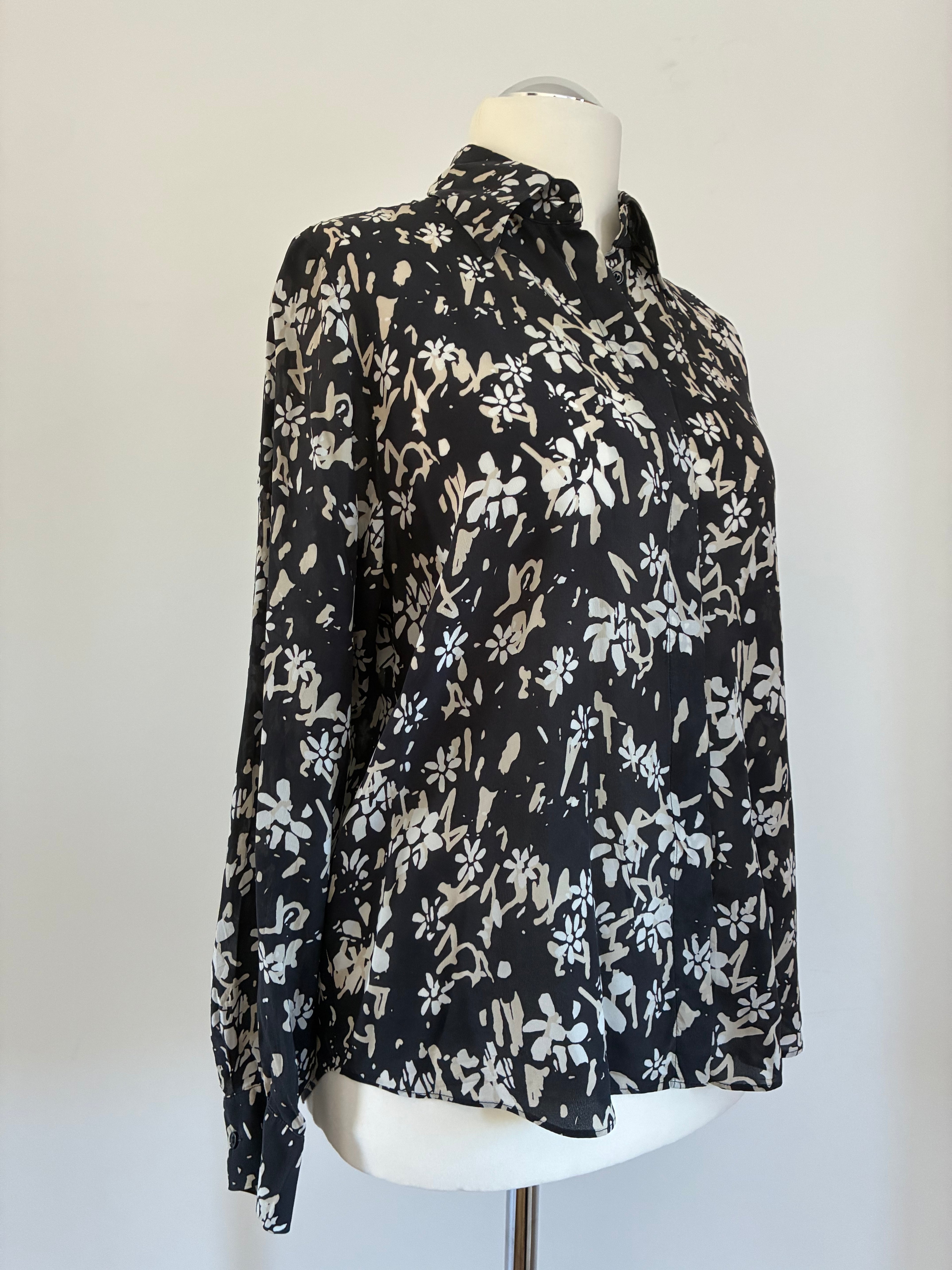 & Other Stories Seidenbluse in Schwarz mit floralem Print 40