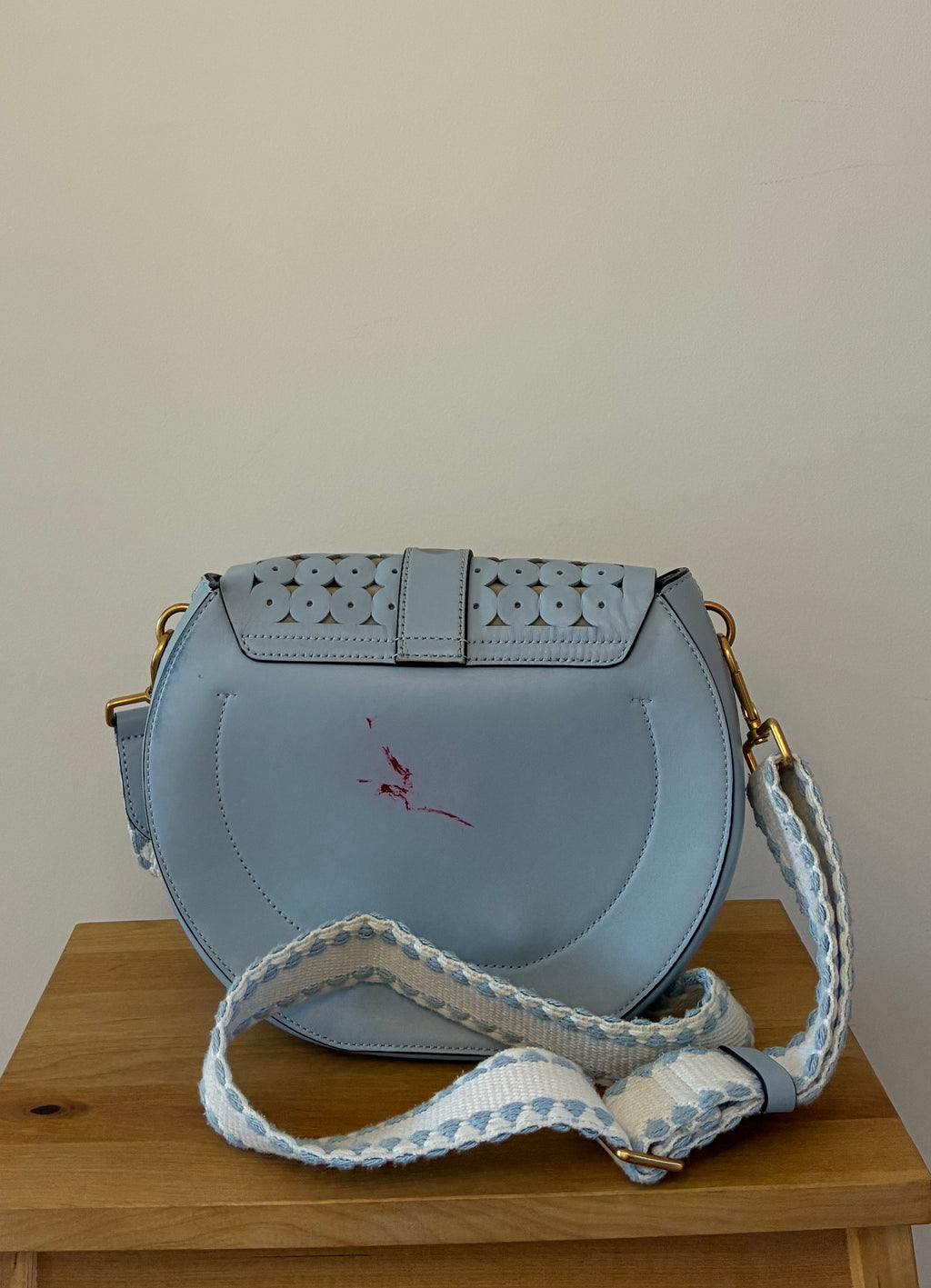 Coccinelle Tasche aus Leder mit Cut-Out Design
