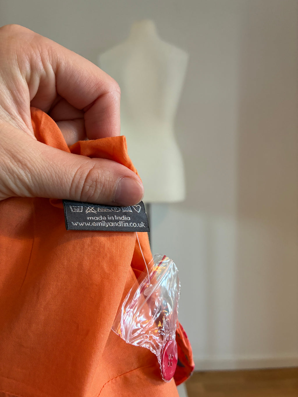 Emily and Fin Baumwollbluse in Orange mit Motiv – Größe M / 38
