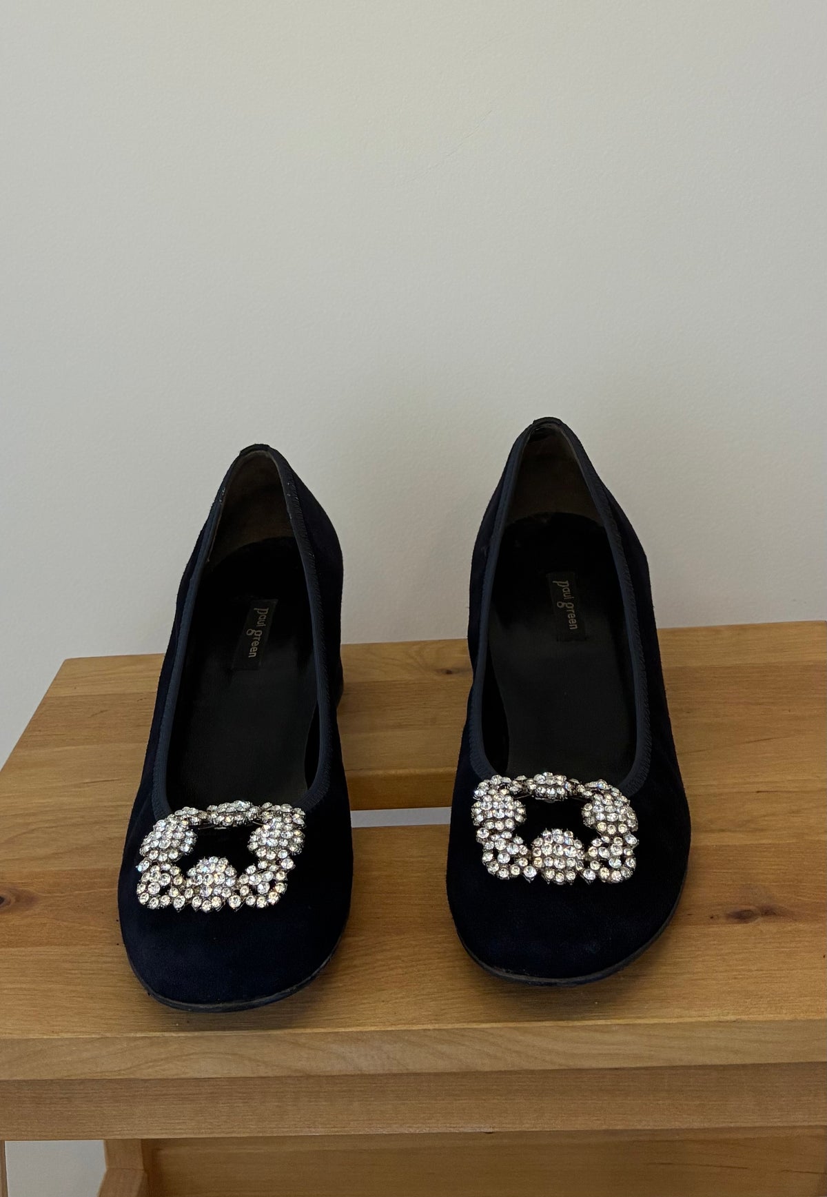 Winterliche Eleganz, Wildlederschuhe mit Glitzerapplikation
