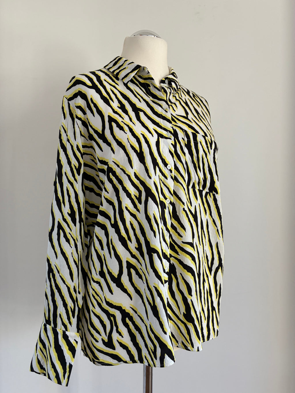 Someday Bluse Größe 42 mit grafischem Zebra-Muster – neu mit Etikett