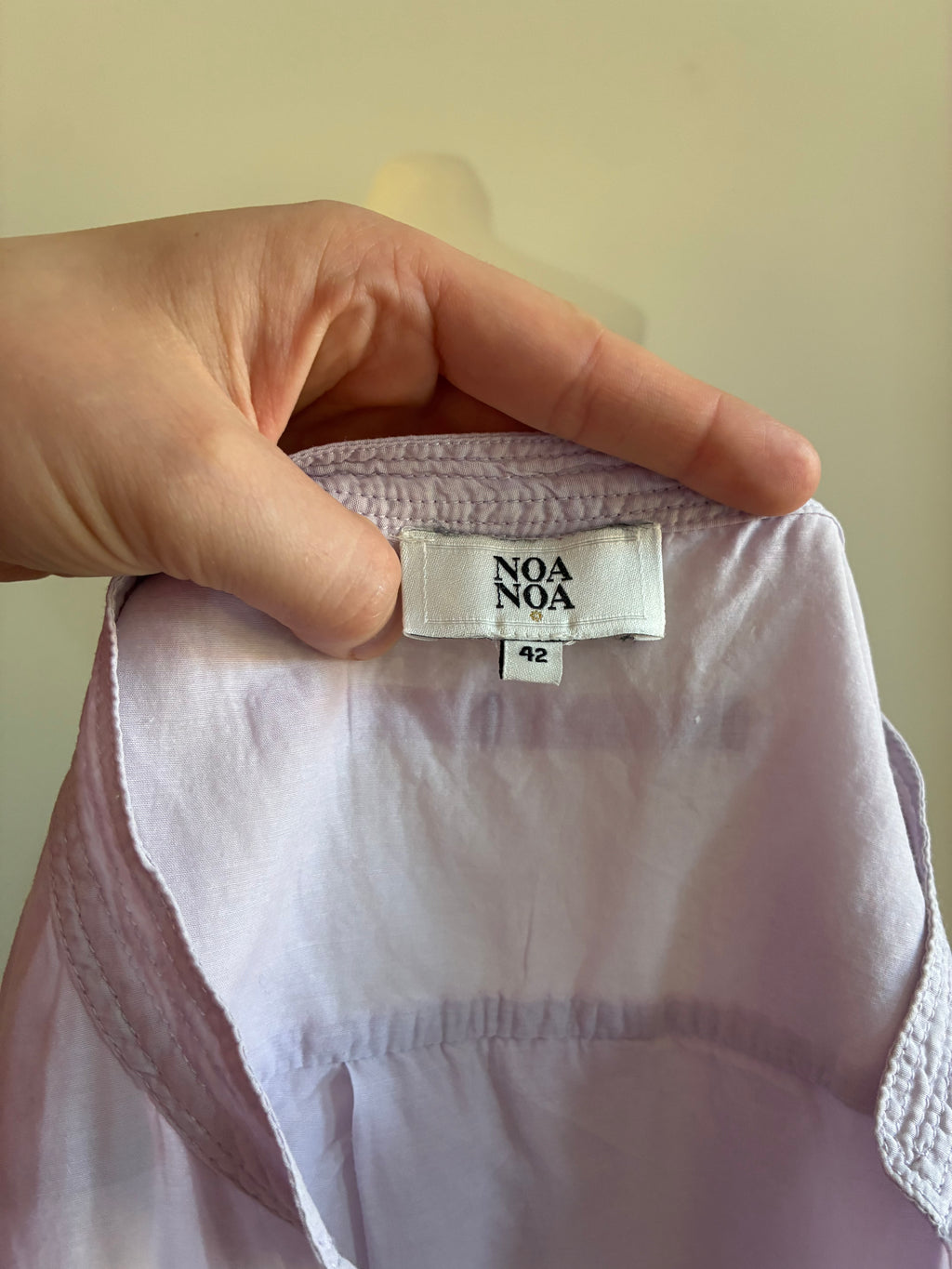 Noa Noa Bluse in Flieder mit V-Ausschnitt – Größe XL / 42