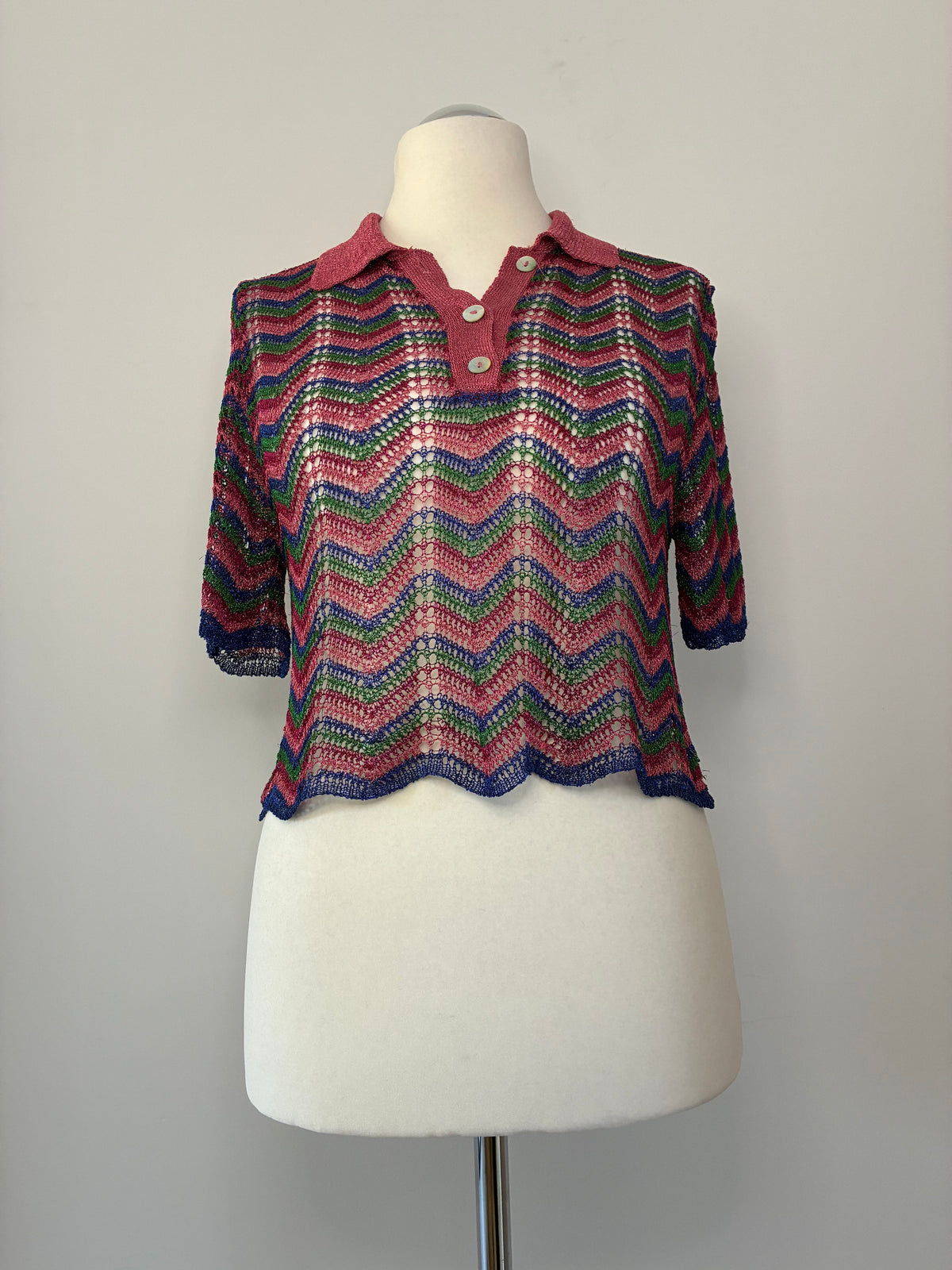 Mango Strick-Poloshirt Gr. 38, buntes Zickzackmuster, luftig und leicht transparent