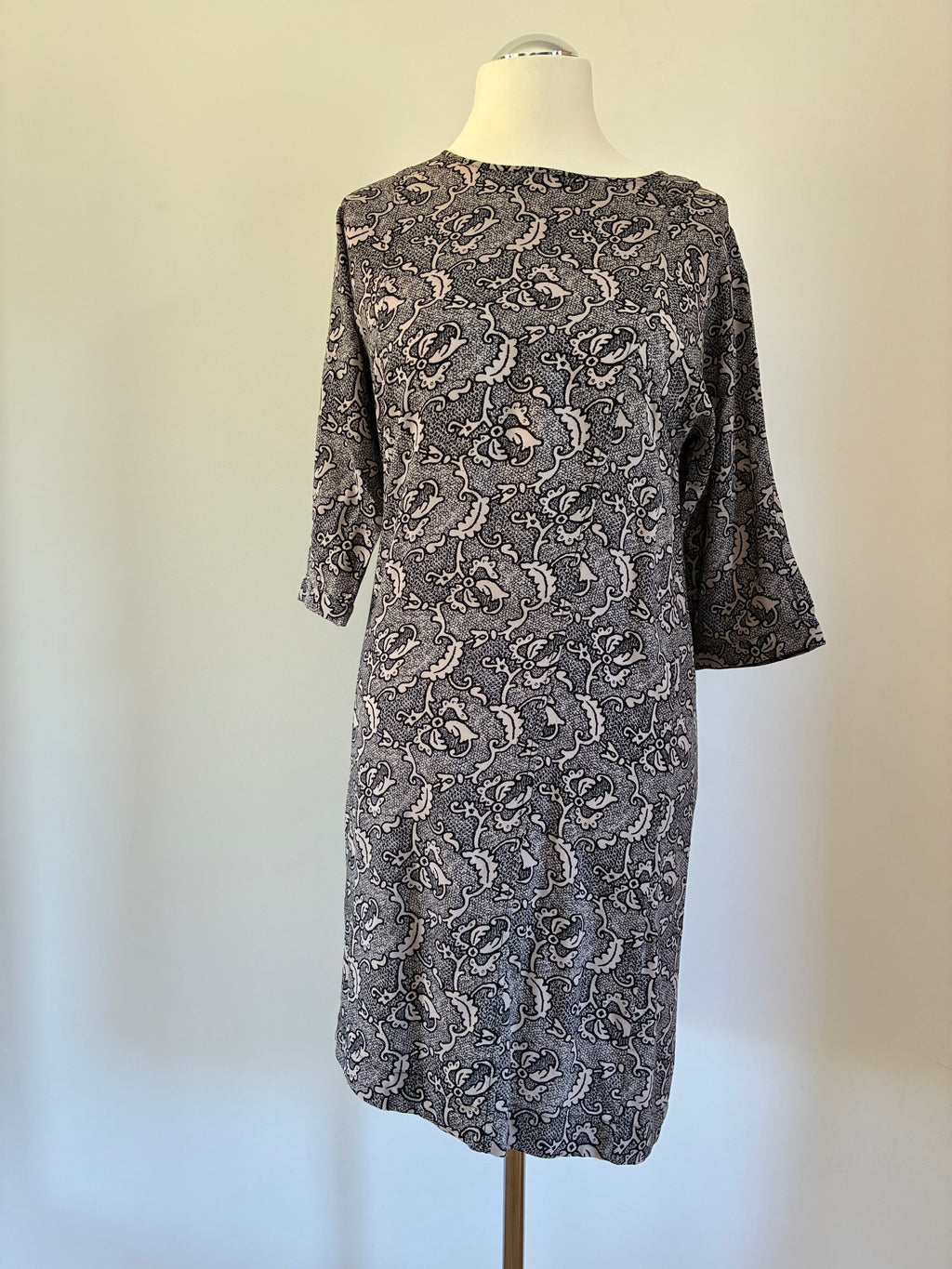 Noa Noa Musterkleid Gr. 38 – schwarz-grau, vielseitig und ganzjährig tragbar