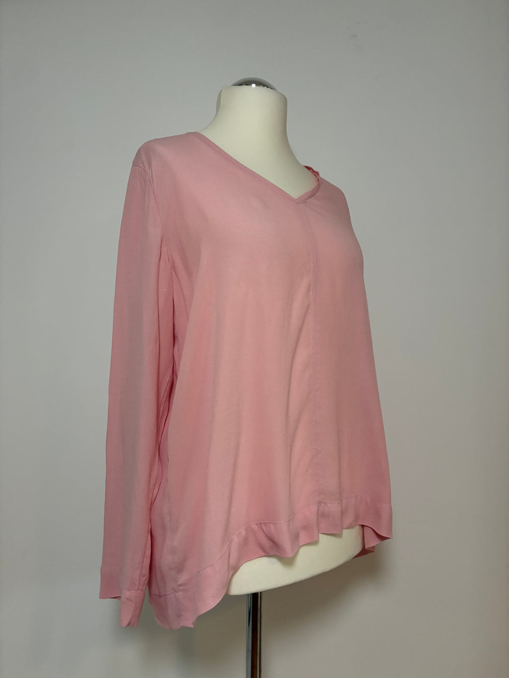 Lieblingsstück Bluse Größe 42 in zartem Rosé mit V-Ausschnitt