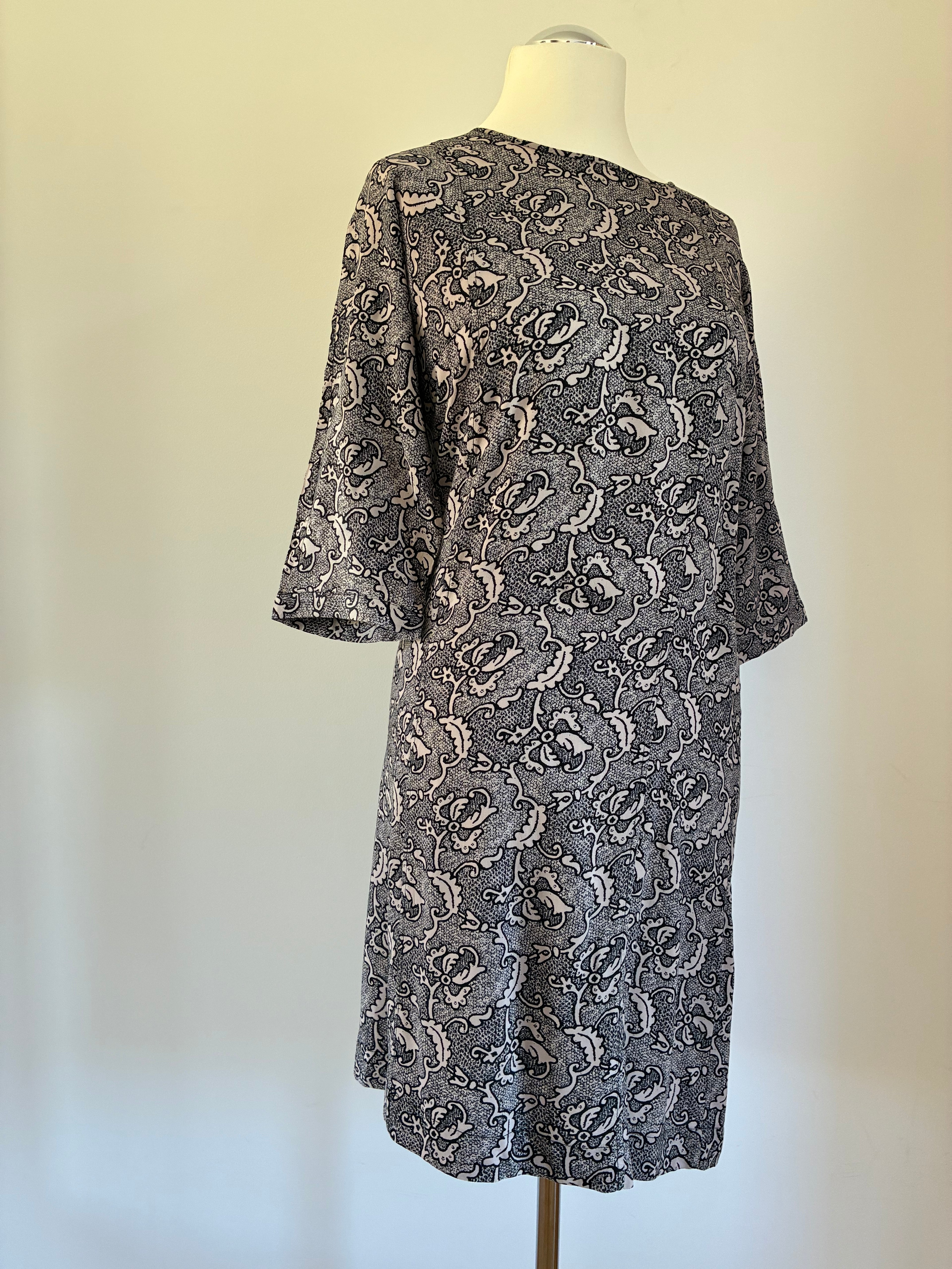 Noa Noa Musterkleid Gr. 38 – schwarz-grau, vielseitig und ganzjährig tragbar