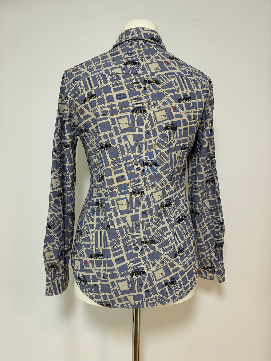 Boden Bluse mit Stadtplan- und Taxi-Muster – Größe M / 38