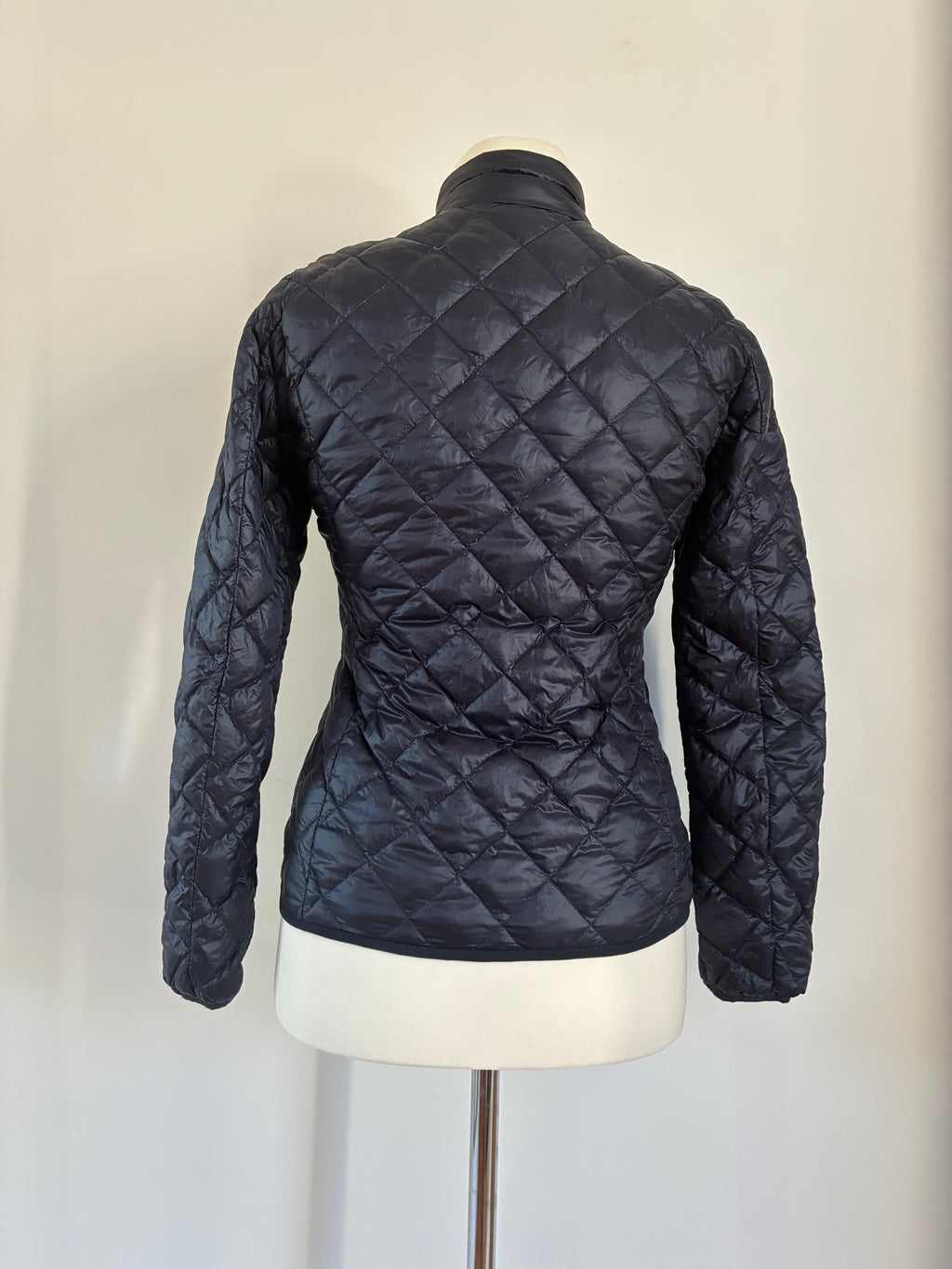 Zeitlose Zero Steppjacke Größe S 36 in Marineblau – neu und leicht