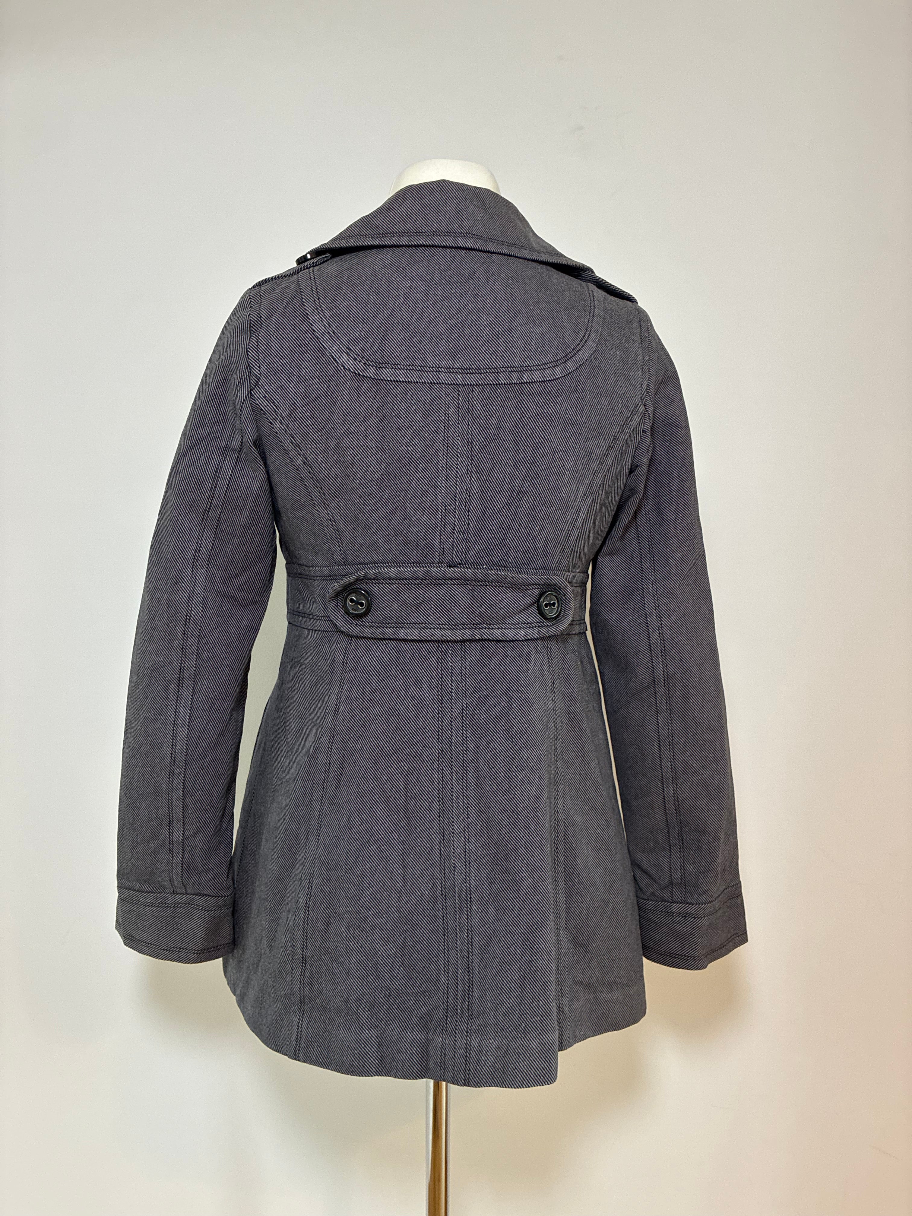 Charmanter Esprit Kurzmantel Größe S 36 in Schwarz-Creme mit klassischem Muster