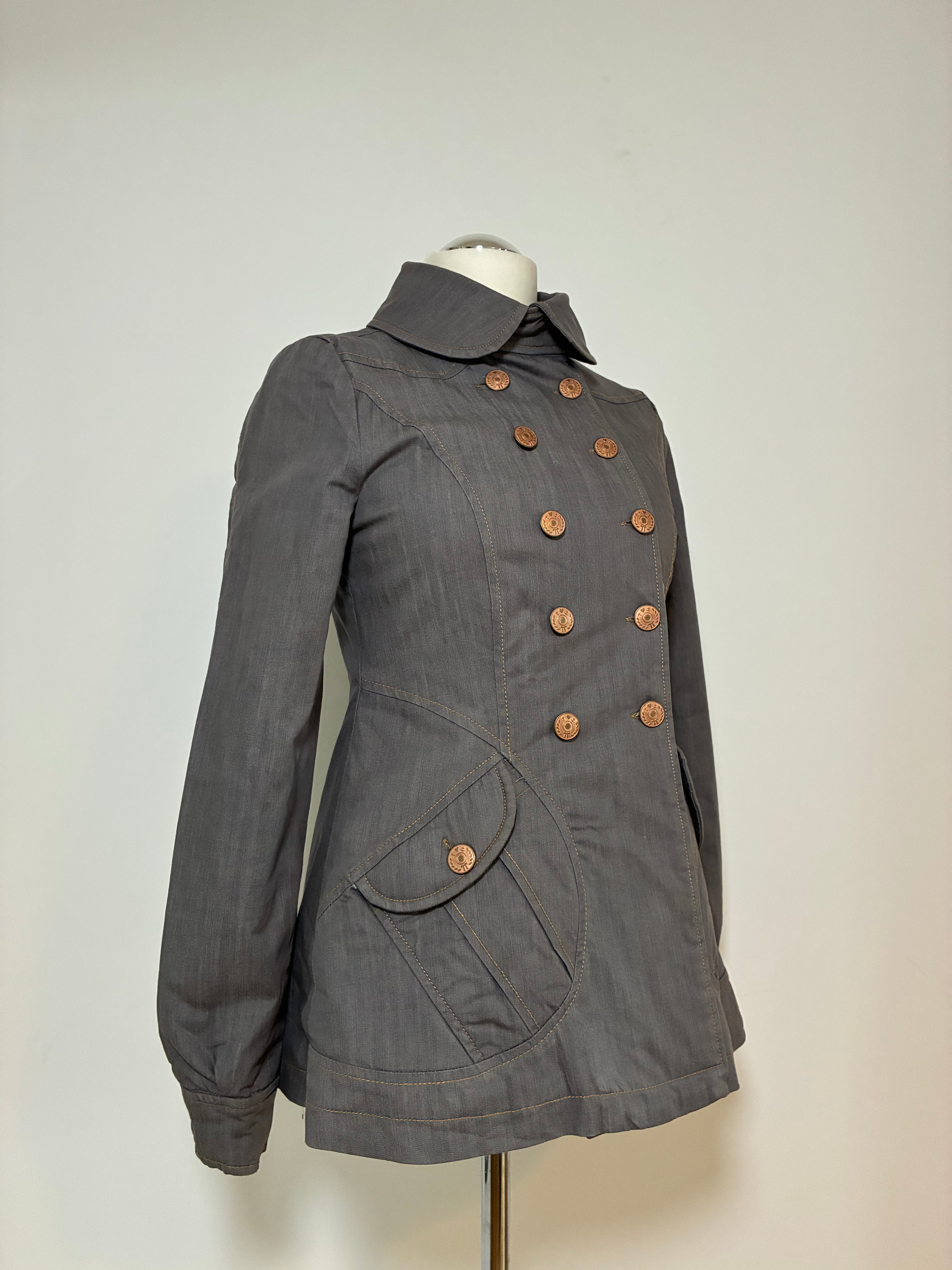 Charaktervolle Blutsgeschwister Winterjacke Größe XS 34 in Grau mit floraler Rückenstickerei