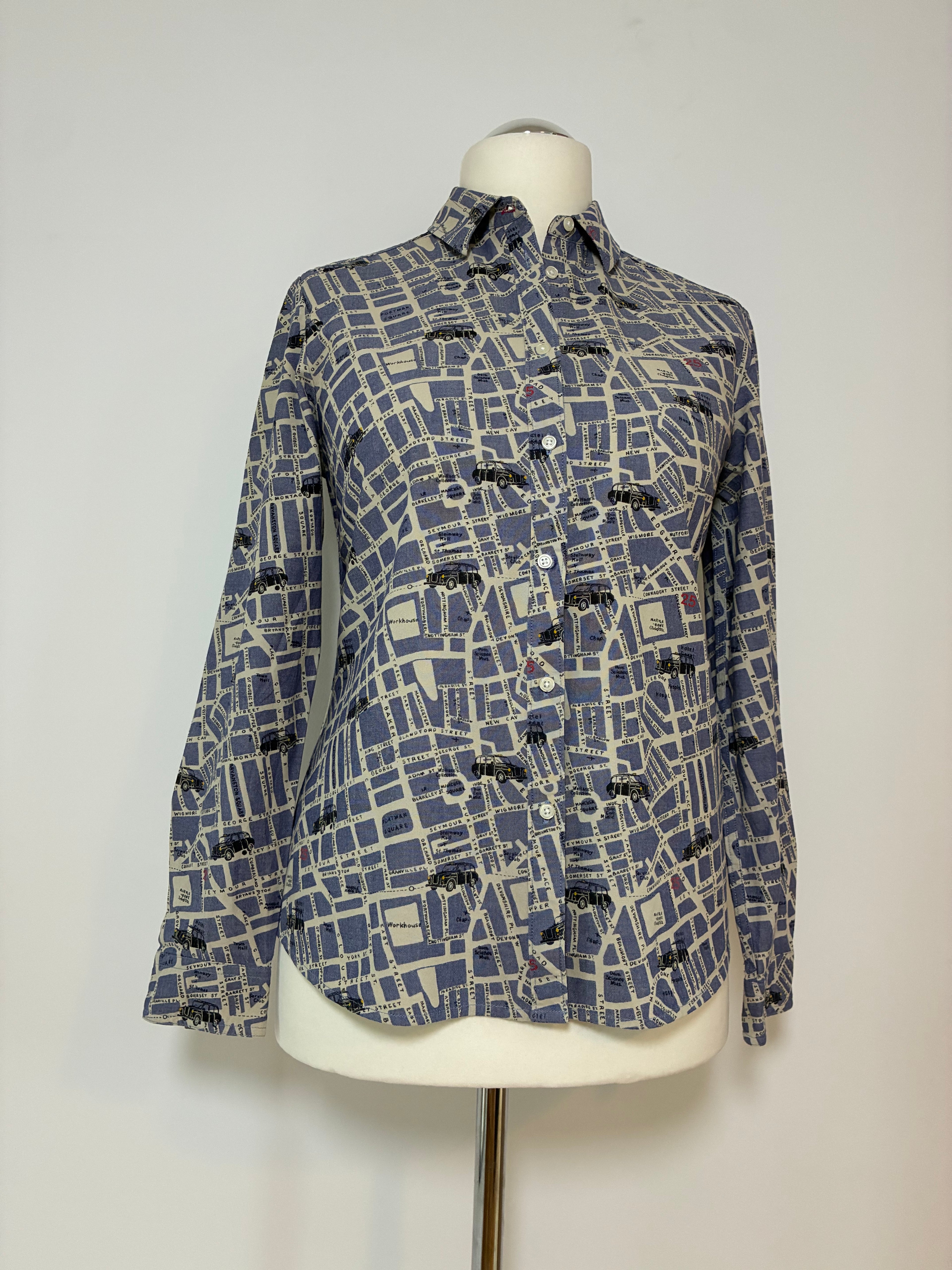 Boden Bluse mit Stadtplan- und Taxi-Muster – Größe M / 38