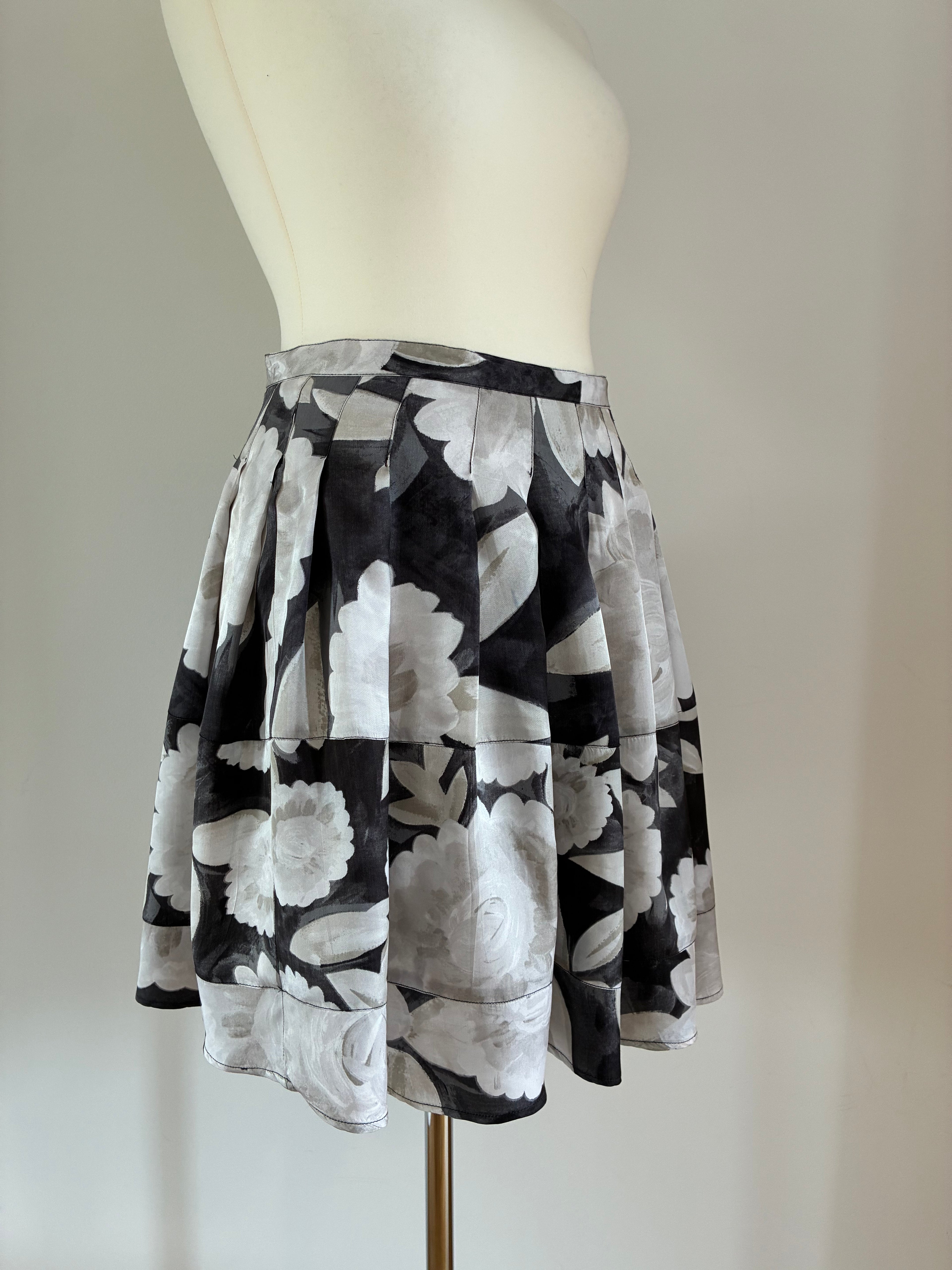 Noa Noa Rock Größe S 36 in Grau-Schwarz mit floralem Vintage-Muster