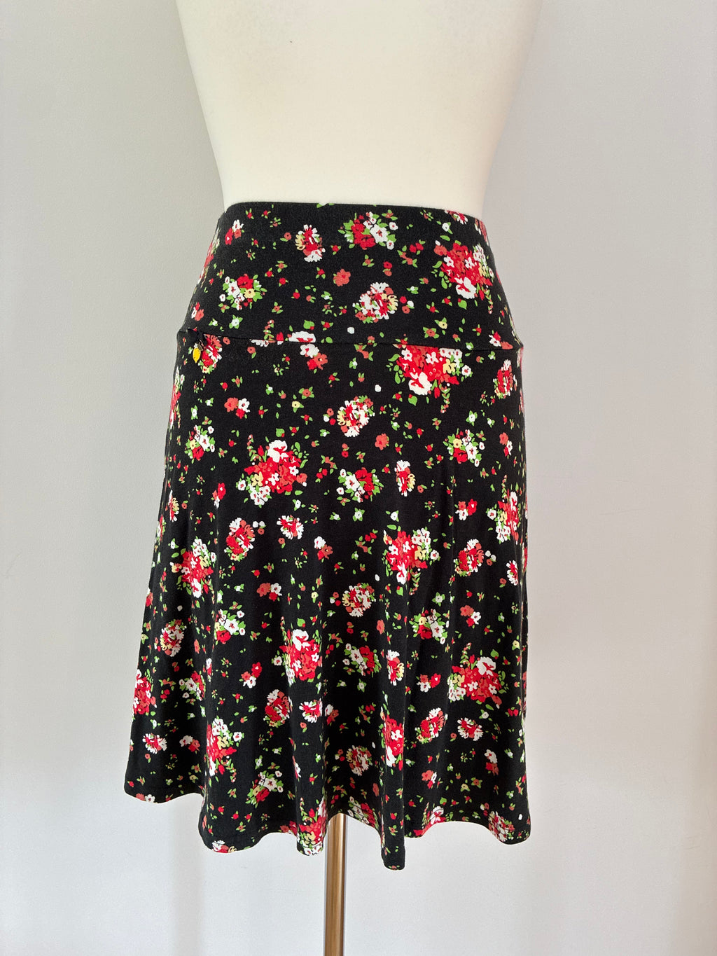 Blutsgeschwister Rock Größe S 36 mit floralem Retro-Muster