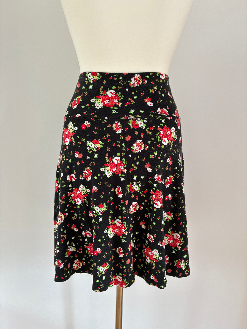 Blutsgeschwister Rock Größe S 36 mit floralem Retro-Muster