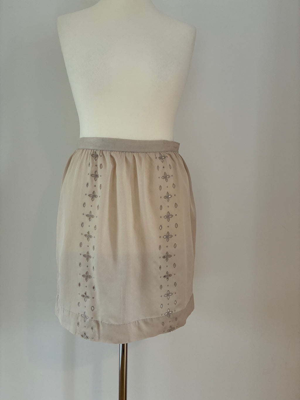 Noa Noa Rock Größe S 36 in Creme mit feinen Stickdetails