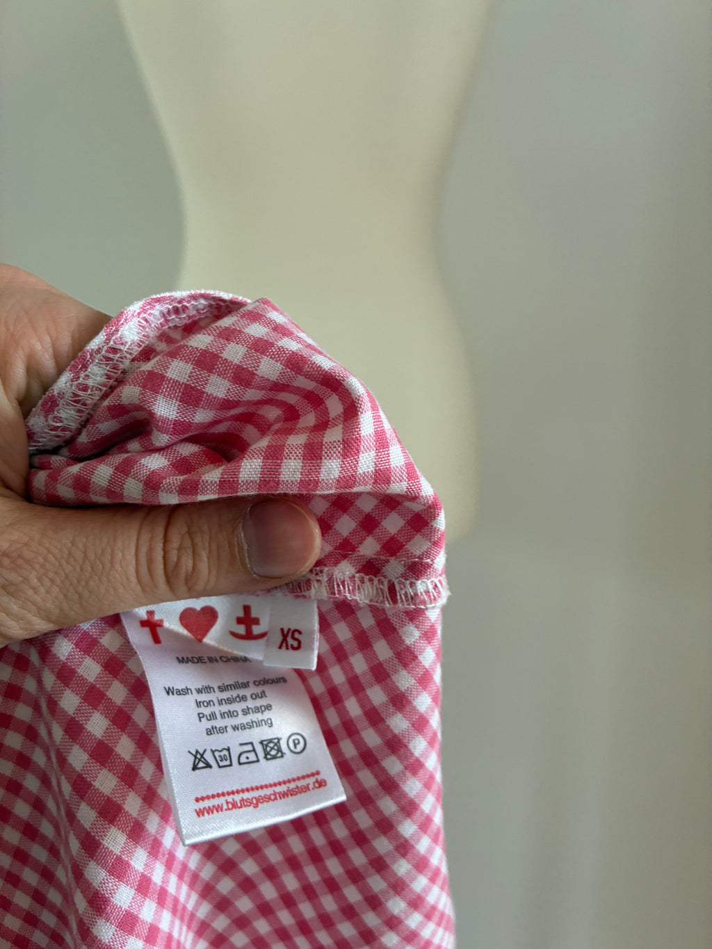Zarter Blutsgeschwister Rock Größe XS 34 in Weiß-Rosé mit feinem Karomuster