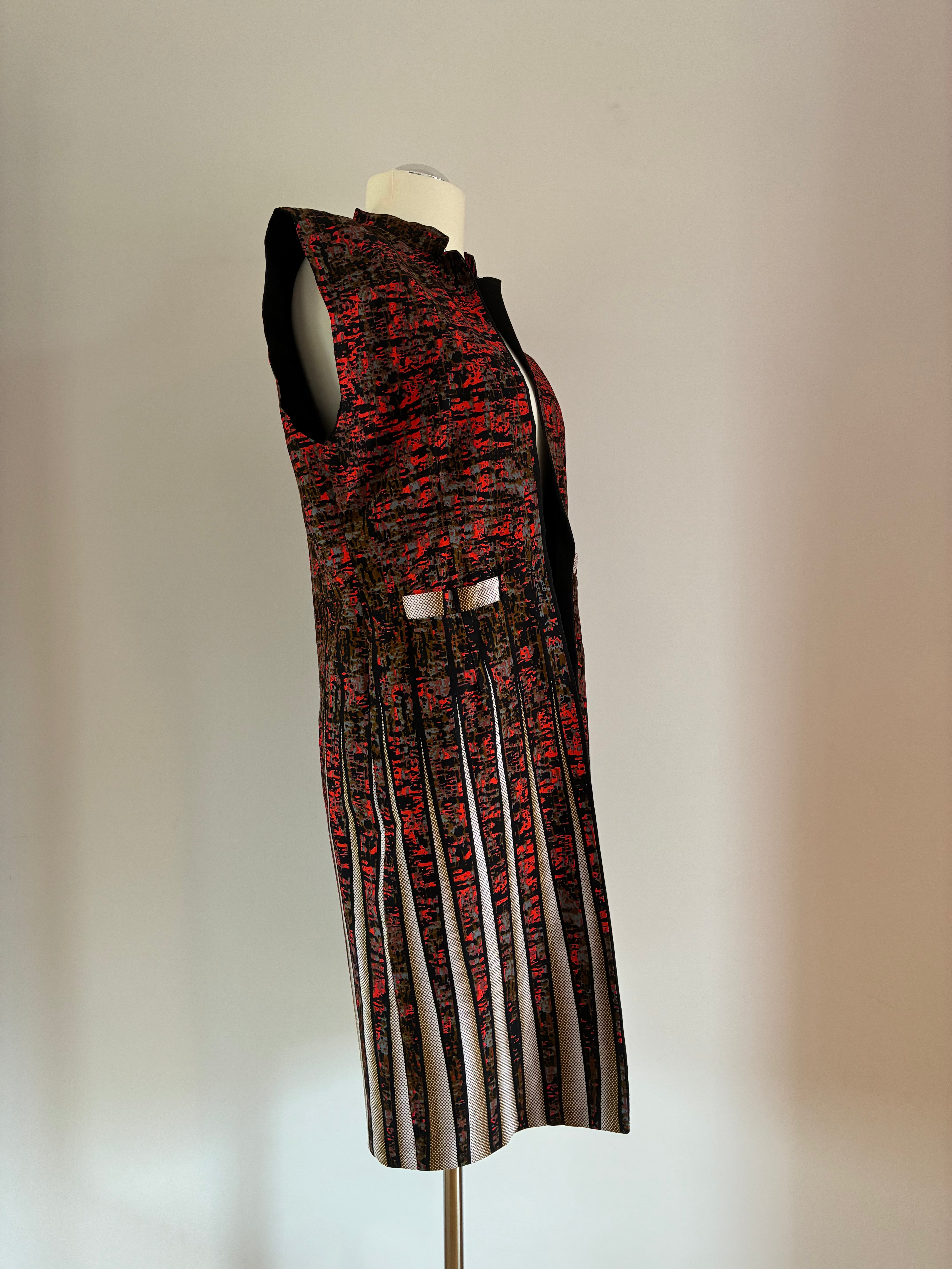 African Art Center Longweste Gr. 40 – schwarz-rot gemustert, auch als Kleid tragbar
