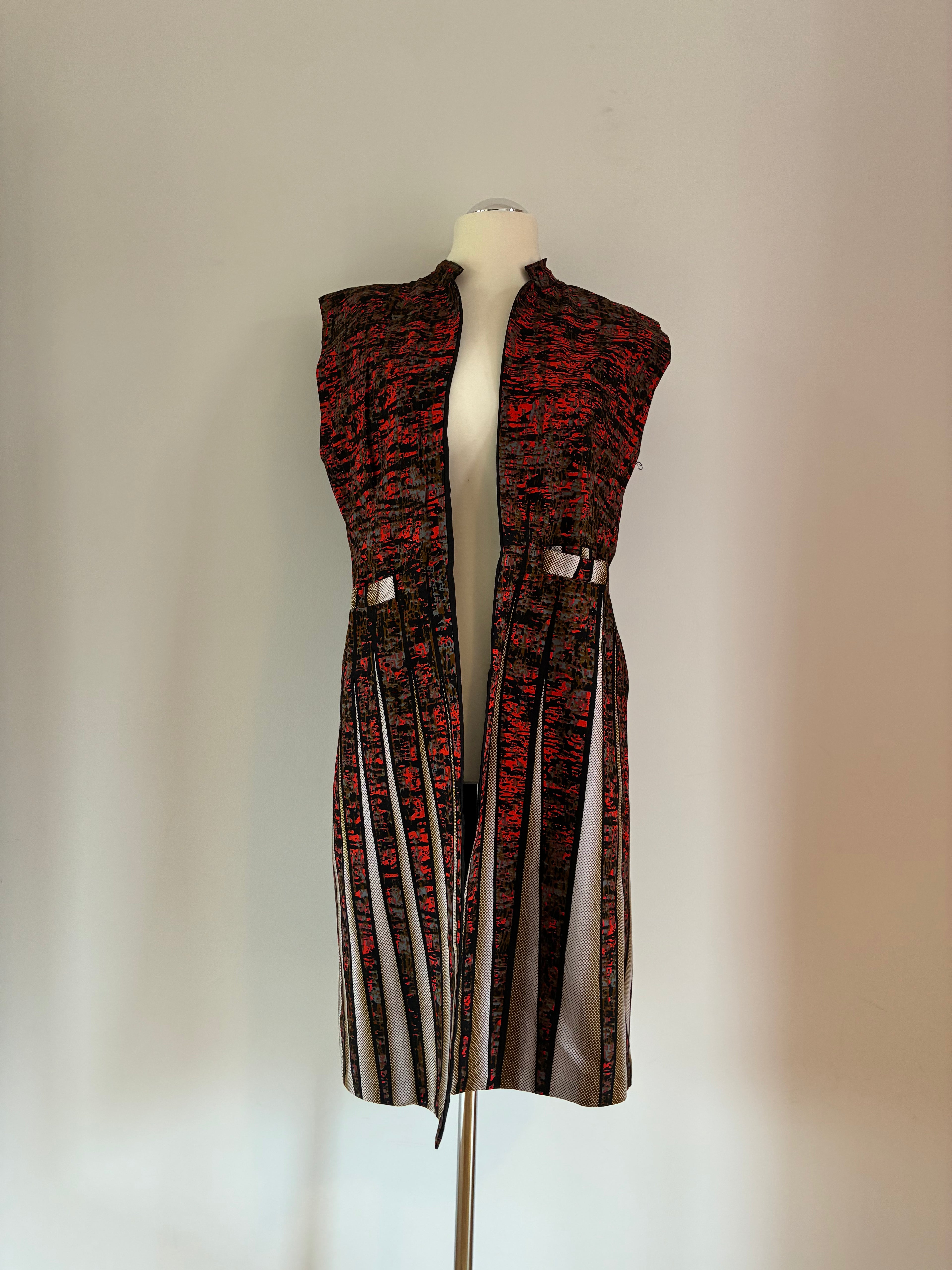 African Art Center Longweste Gr. 40 – schwarz-rot gemustert, auch als Kleid tragbar