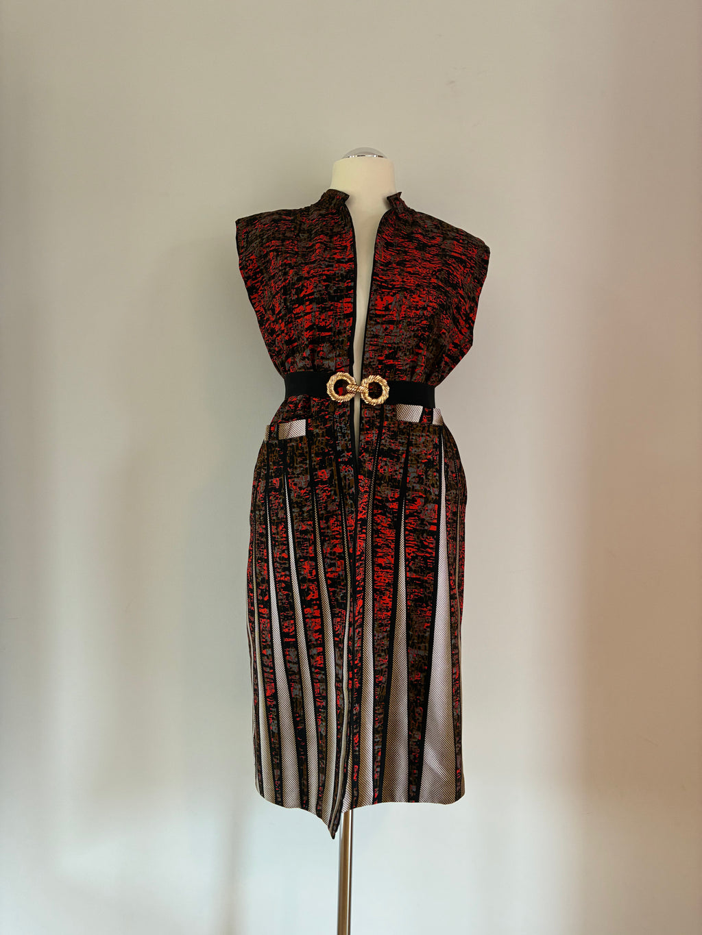African Art Center Longweste Gr. 40 – schwarz-rot gemustert, auch als Kleid tragbar