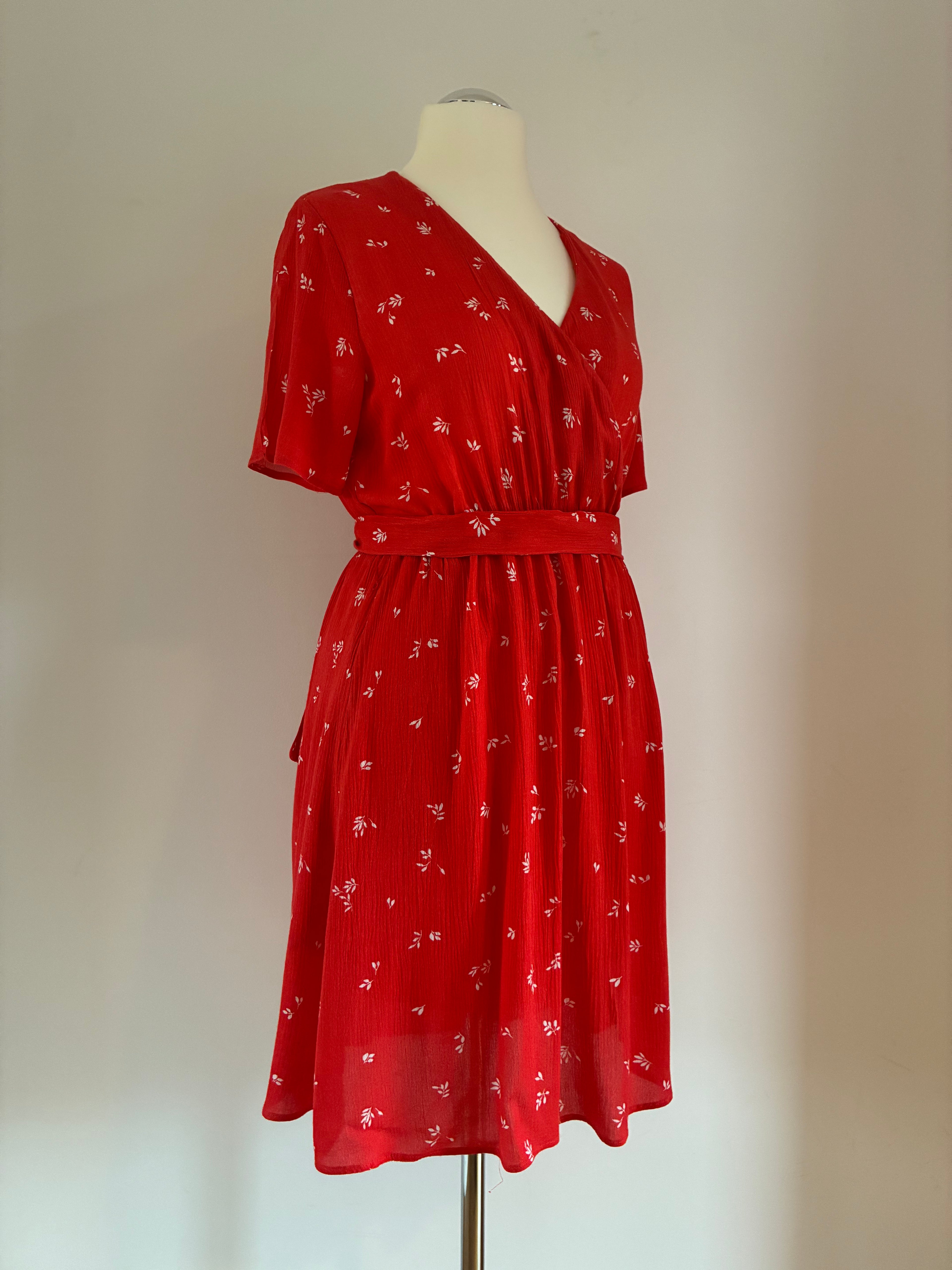 Romantisches Kauf Dich Glücklich Wickelkleid Größe S 36 in Rot mit Blumenmuster
