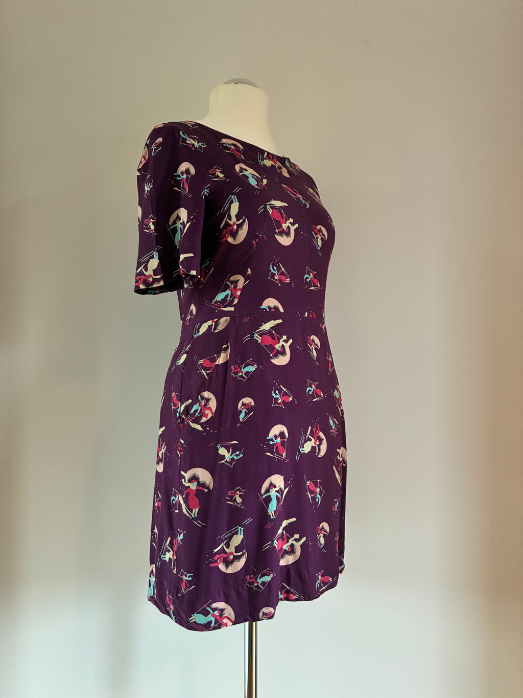 Emily and Fin Kleid Gr. 40 – lila mit buntem Print, selten getragen