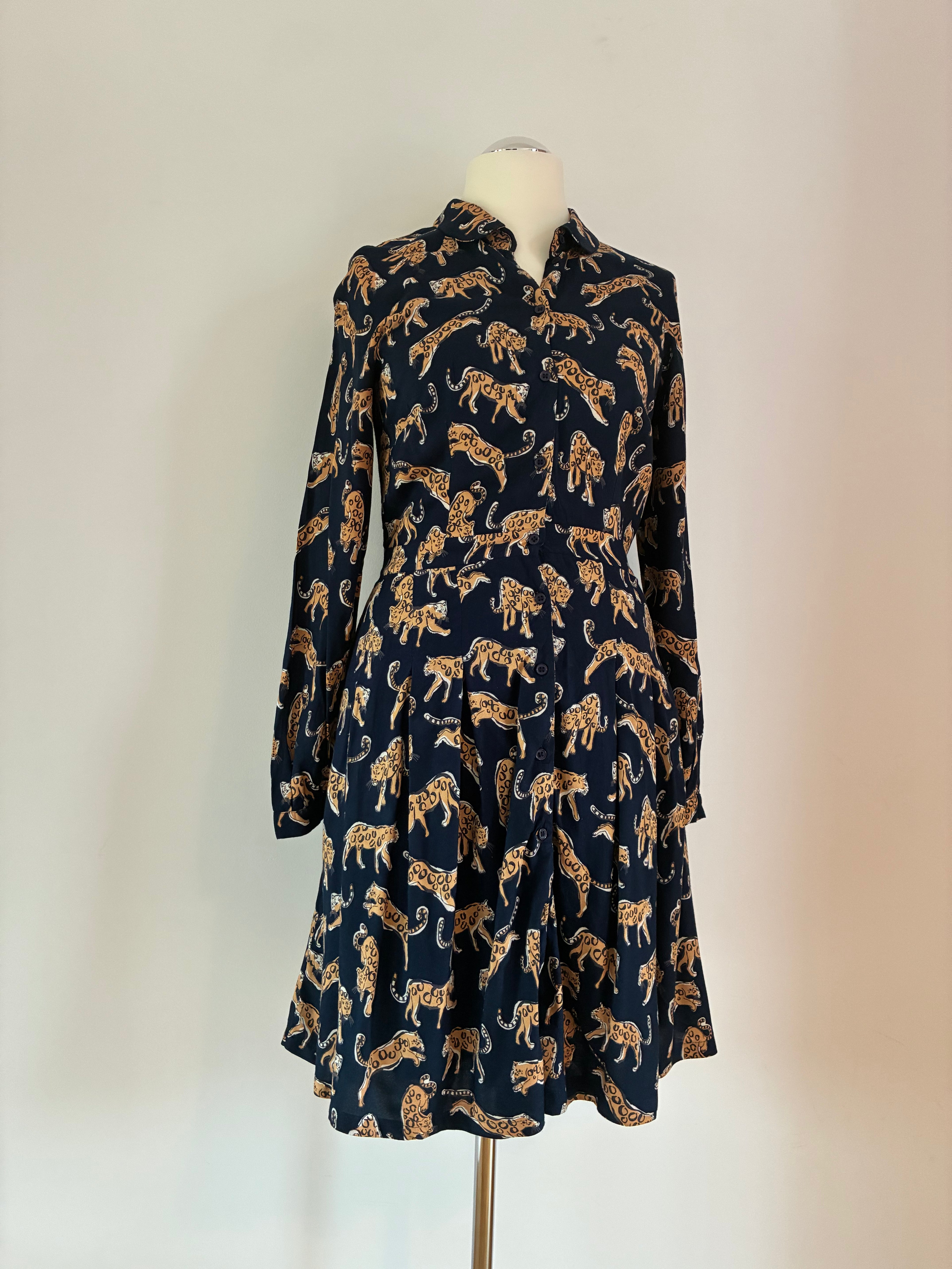 Emily and Fin Kleid Gr. 38 – marineblau mit orangefarbenem Leopardenprint