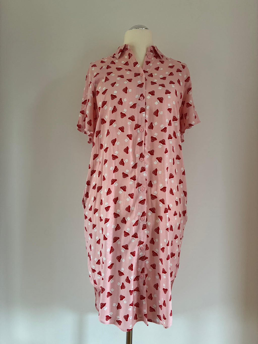 Verspieltes Monki Hemdblusenkleid Größe XS 34 in Rosa mit Pilzmuster