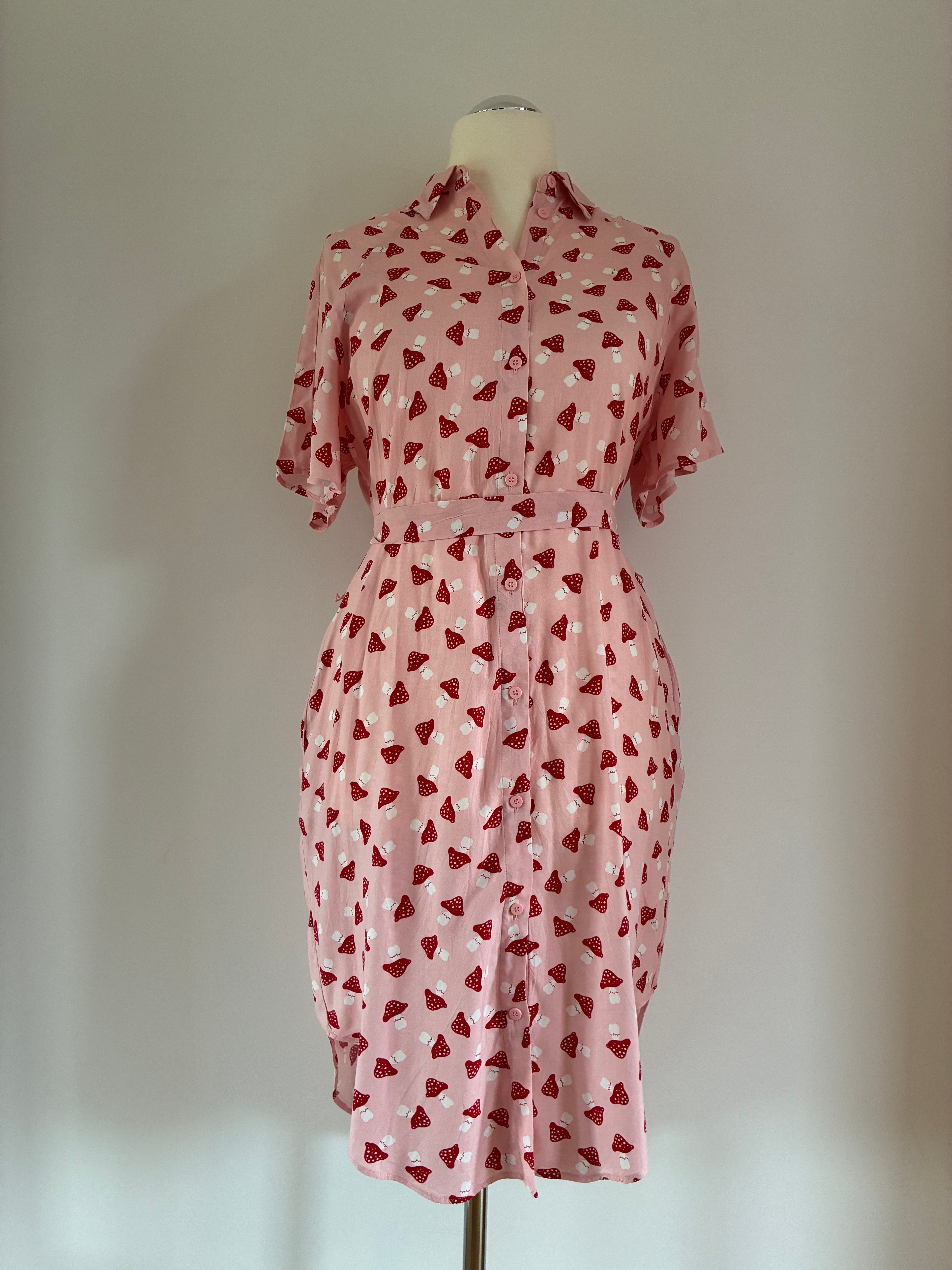 Verspieltes Monki Hemdblusenkleid Größe XS 34 in Rosa mit Pilzmuster