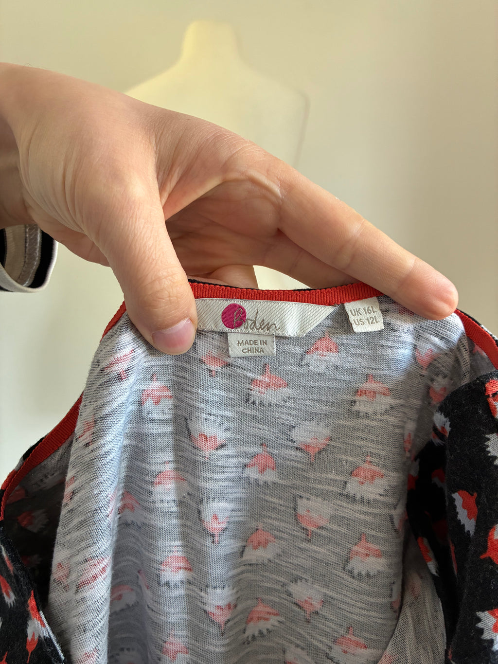 Boden Kleid Gr. 42/44 Schwarz Rot Tulpen-Print Baumwolle