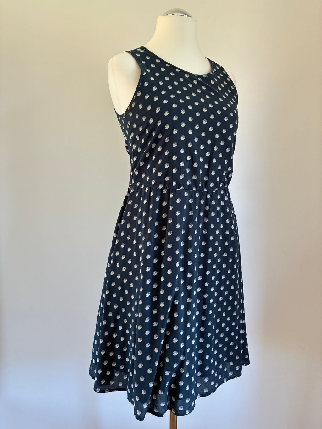 Zeitloses s.Oliver Kleid Größe M 38 in Marineblau-Creme mit Punkten