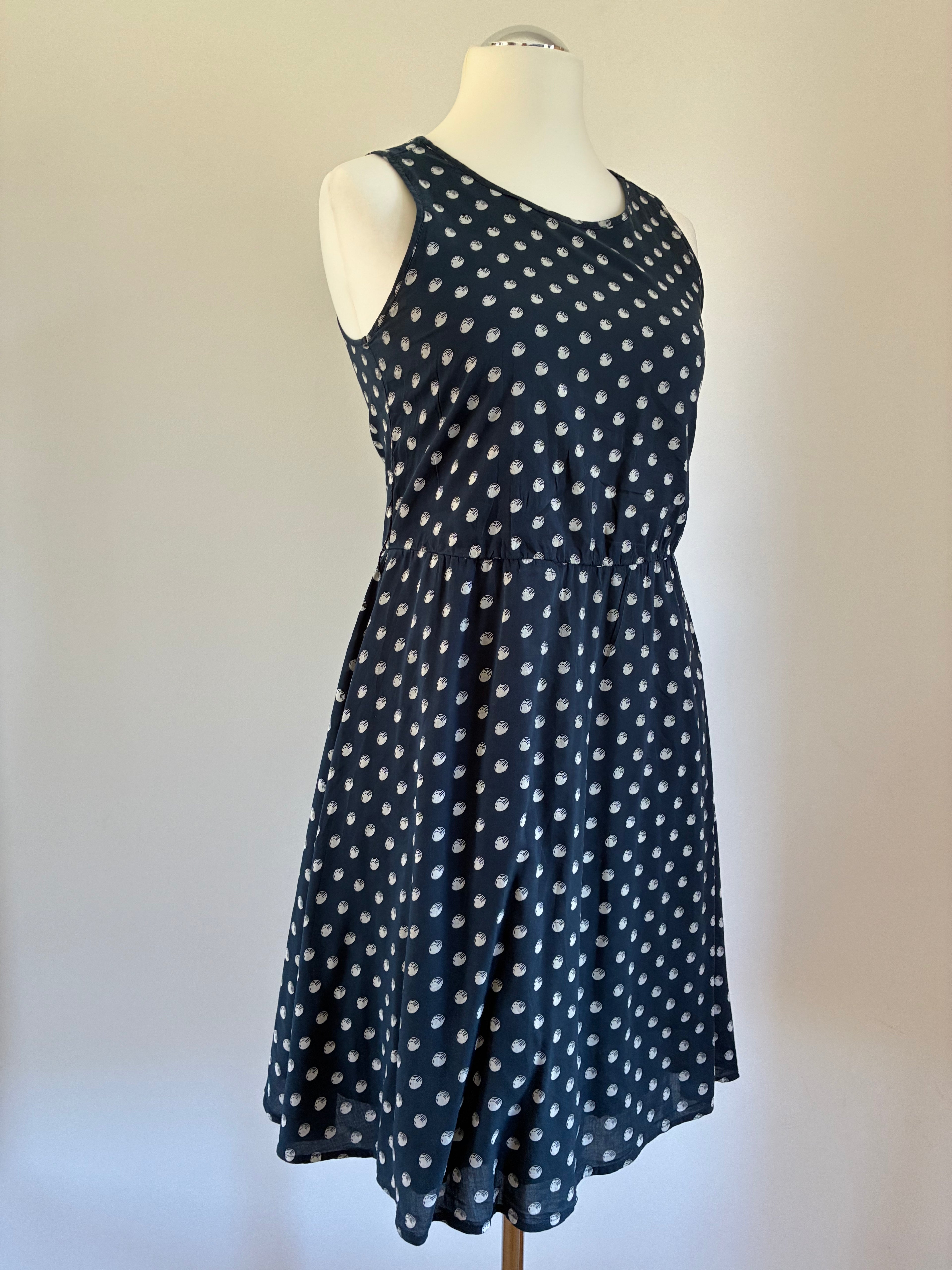 Zeitloses s.Oliver Kleid Größe M 38 in Marineblau-Creme mit Punkten
