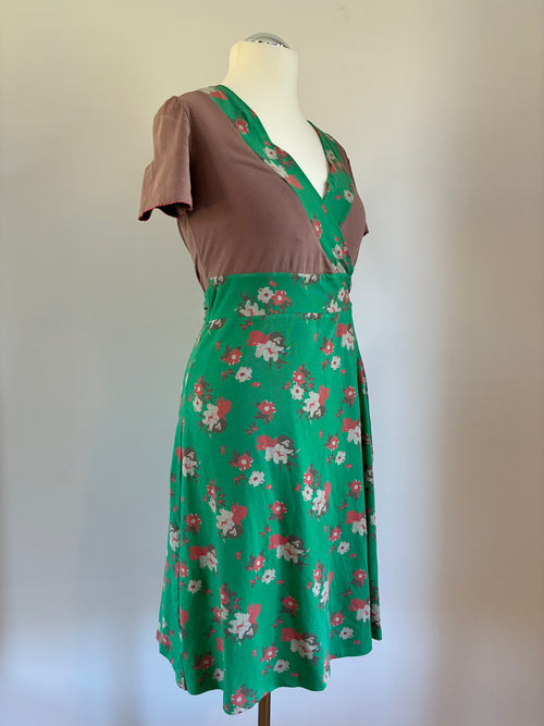 Blutsgeschwister Wickelkleid Gr. 38 – grün-braun mit floralem Muster