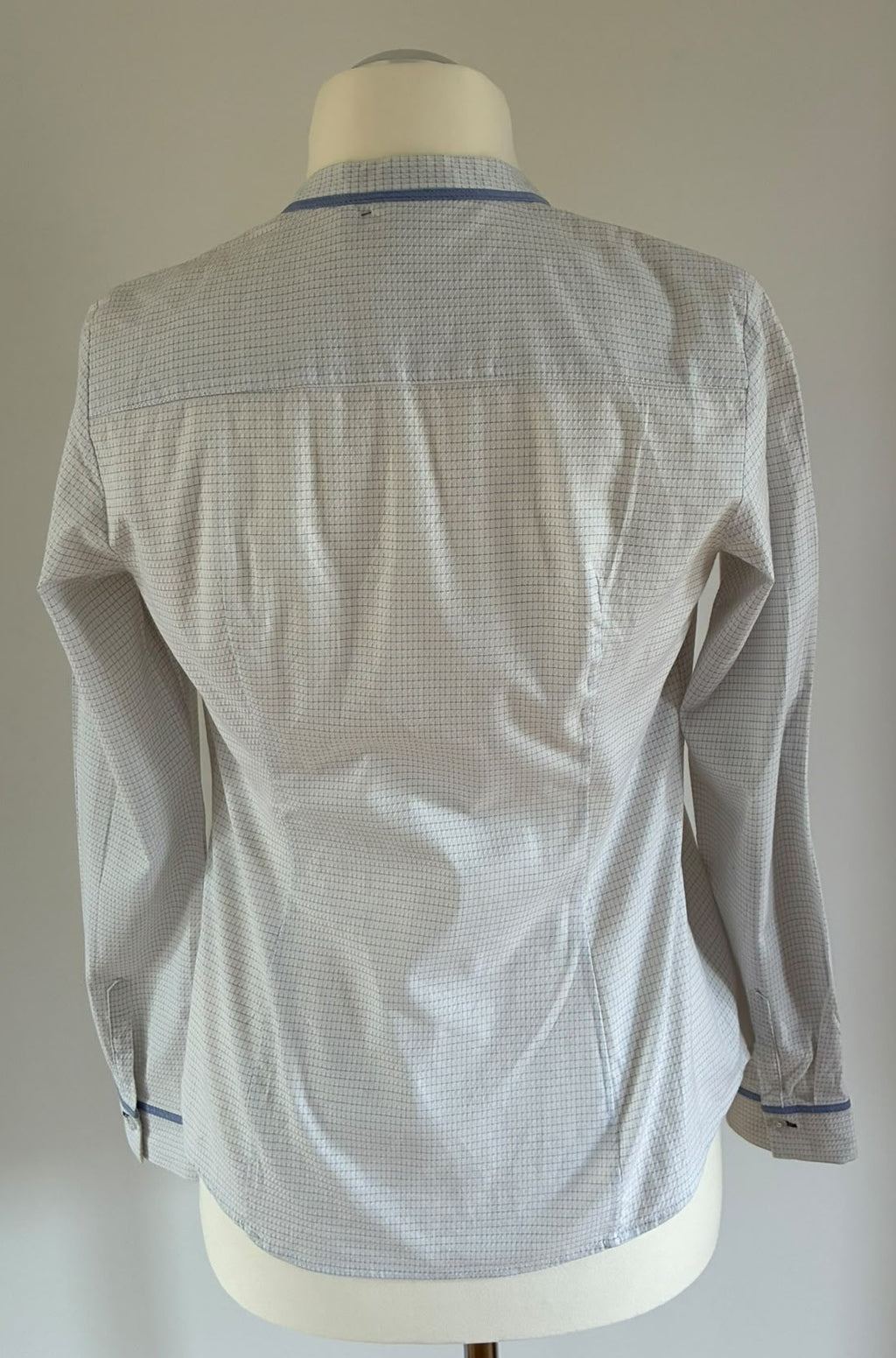 Esprit Bluse Größe 34 in Creme mit feinem Karomuster und blauen Details