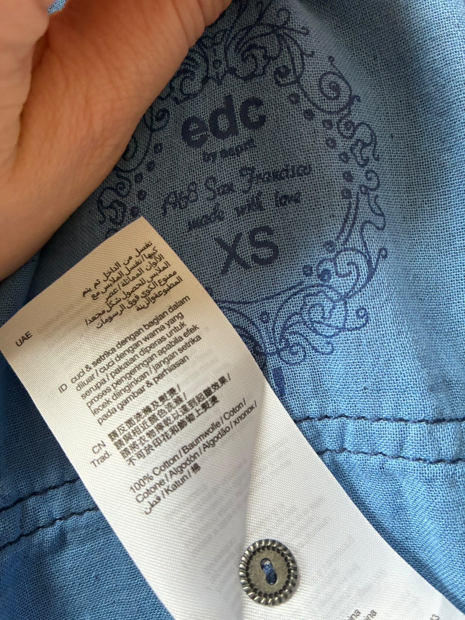 edc Baumwollbluse Größe XS in Dunkelblau mit Brusttaschen  Beschreibung