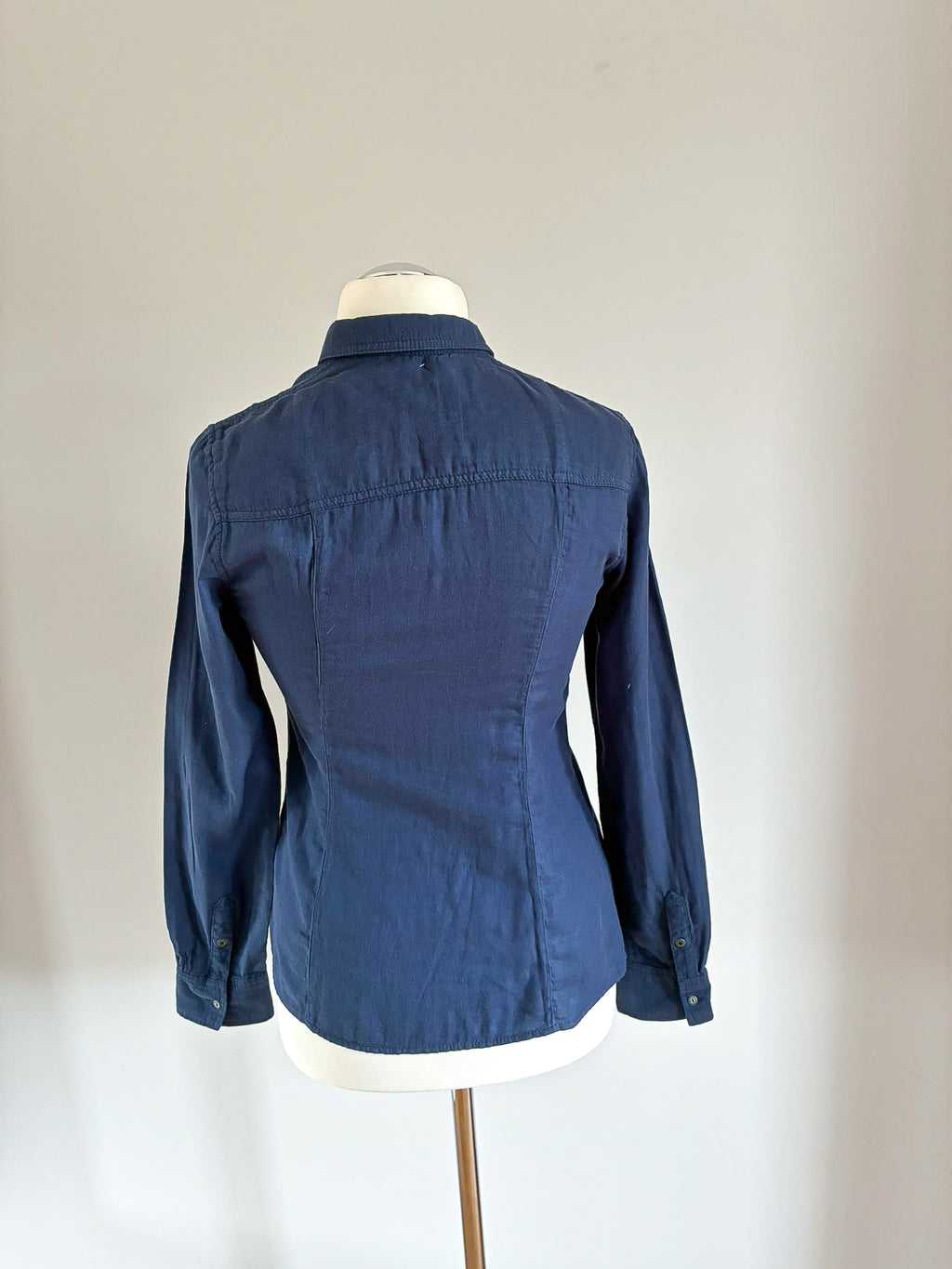 edc Baumwollbluse Größe XS in Dunkelblau mit Brusttaschen  Beschreibung