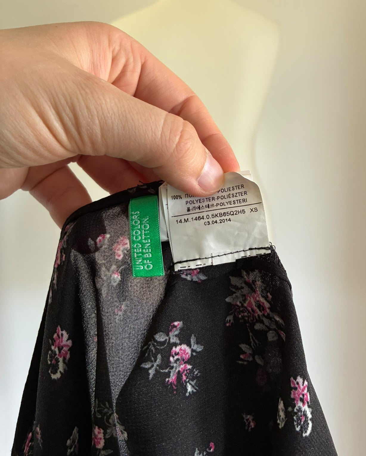 United Colors of Benetton Bluse Größe XS in Schwarz mit floralem Muster